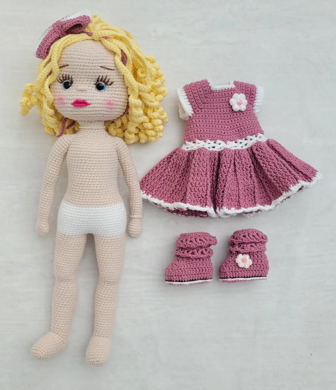 Saskia – handgefertigte Amigurumi Puppe 42 cm Einzigartige Stoffpuppe Handmade Geschenk Mädchen Kinderzimmer Deko gift – Bild 9