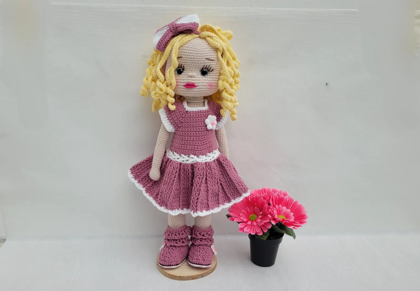 Saskia – handgefertigte Amigurumi Puppe 42 cm Einzigartige Stoffpuppe Handmade Geschenk Mädchen Kinderzimmer Deko gift