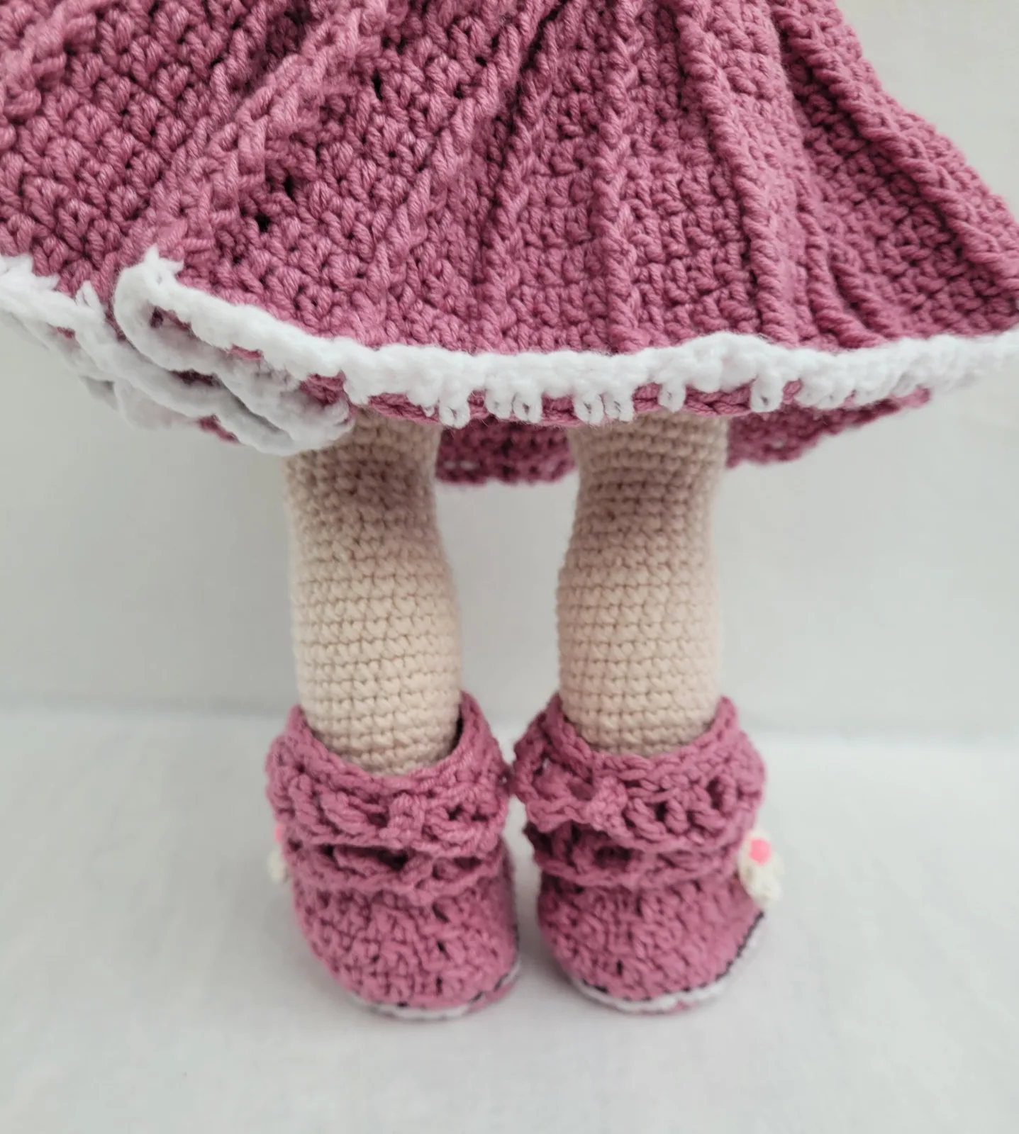 Saskia – handgefertigte Amigurumi Puppe 42 cm Einzigartige Stoffpuppe Handmade Geschenk Mädchen Kinderzimmer Deko gift – Bild 7