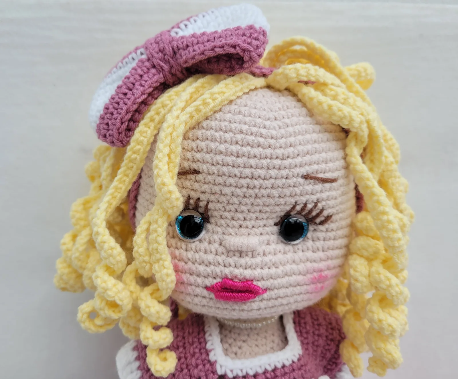 Saskia – handgefertigte Amigurumi Puppe 42 cm Einzigartige Stoffpuppe Handmade Geschenk Mädchen Kinderzimmer Deko gift – Bild 2