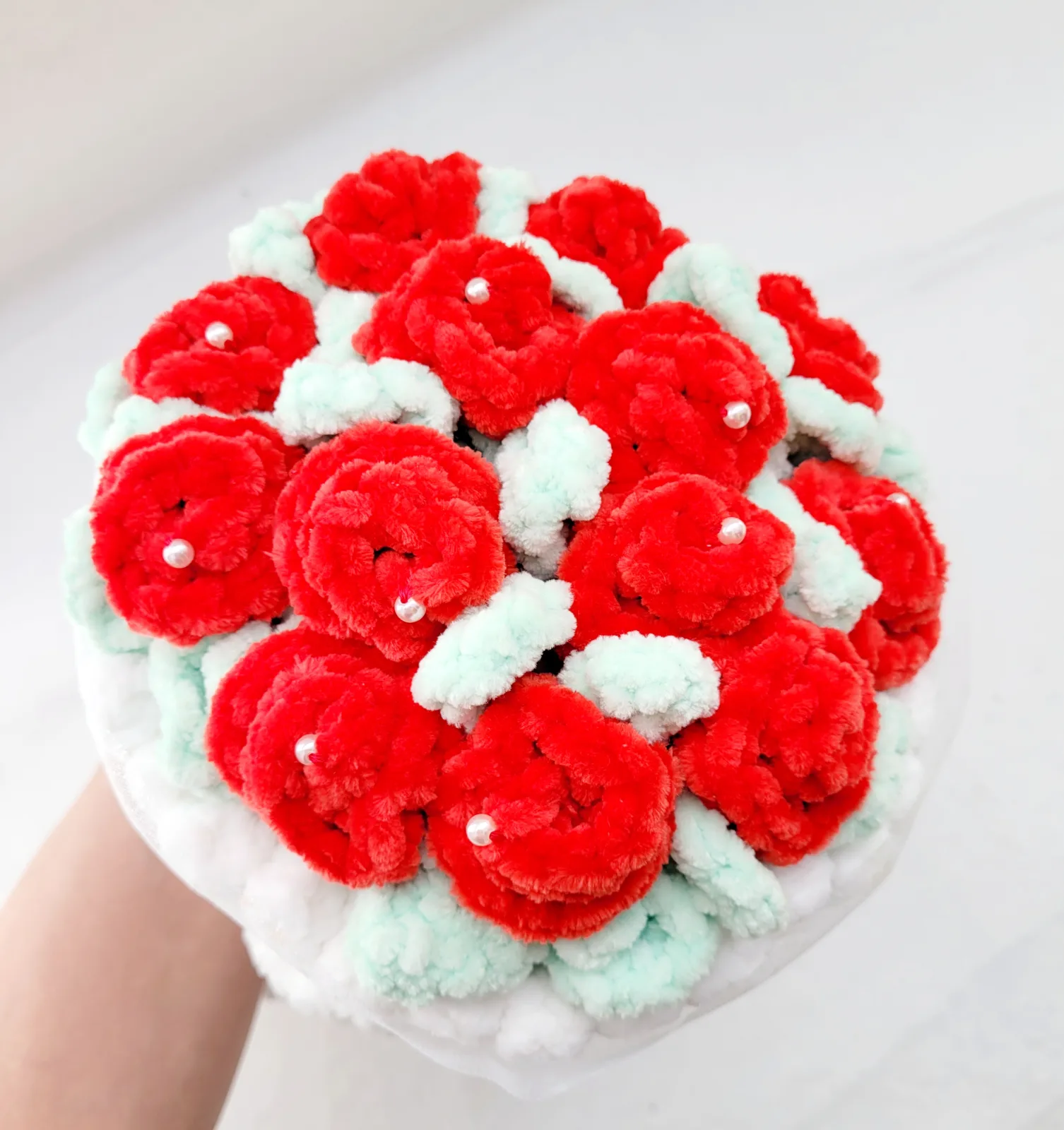 Handgemachter gehäkelter Amigurumi Rosenstrauß mit 13 Rosen Bouquet Geschenk Muttertag Deko Blumenstrauß Unikat Frauen – Bild 2
