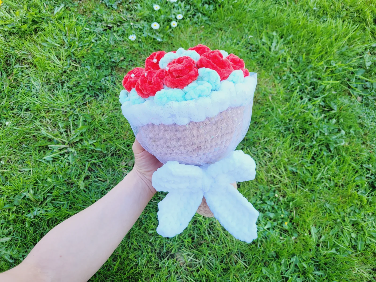 Handgemachter gehäkelter Amigurumi Rosenstrauß mit 13 Rosen Bouquet Geschenk Muttertag Deko Blumenstrauß Unikat Frauen – Bild 7