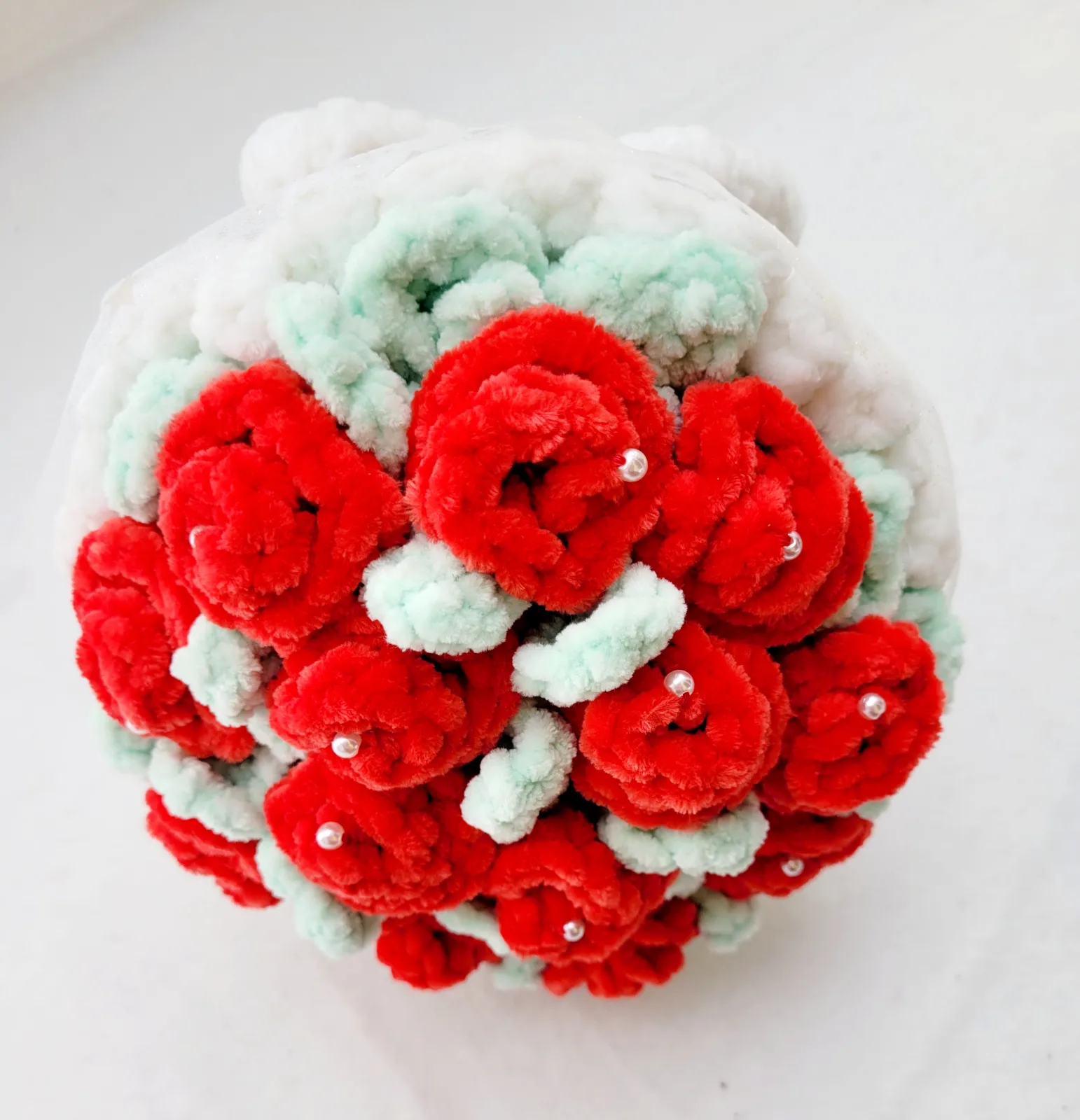 Handgemachter gehäkelter Amigurumi Rosenstrauß mit 13 Rosen Bouquet Geschenk Muttertag Deko Blumenstrauß Unikat Frauen – Bild 5