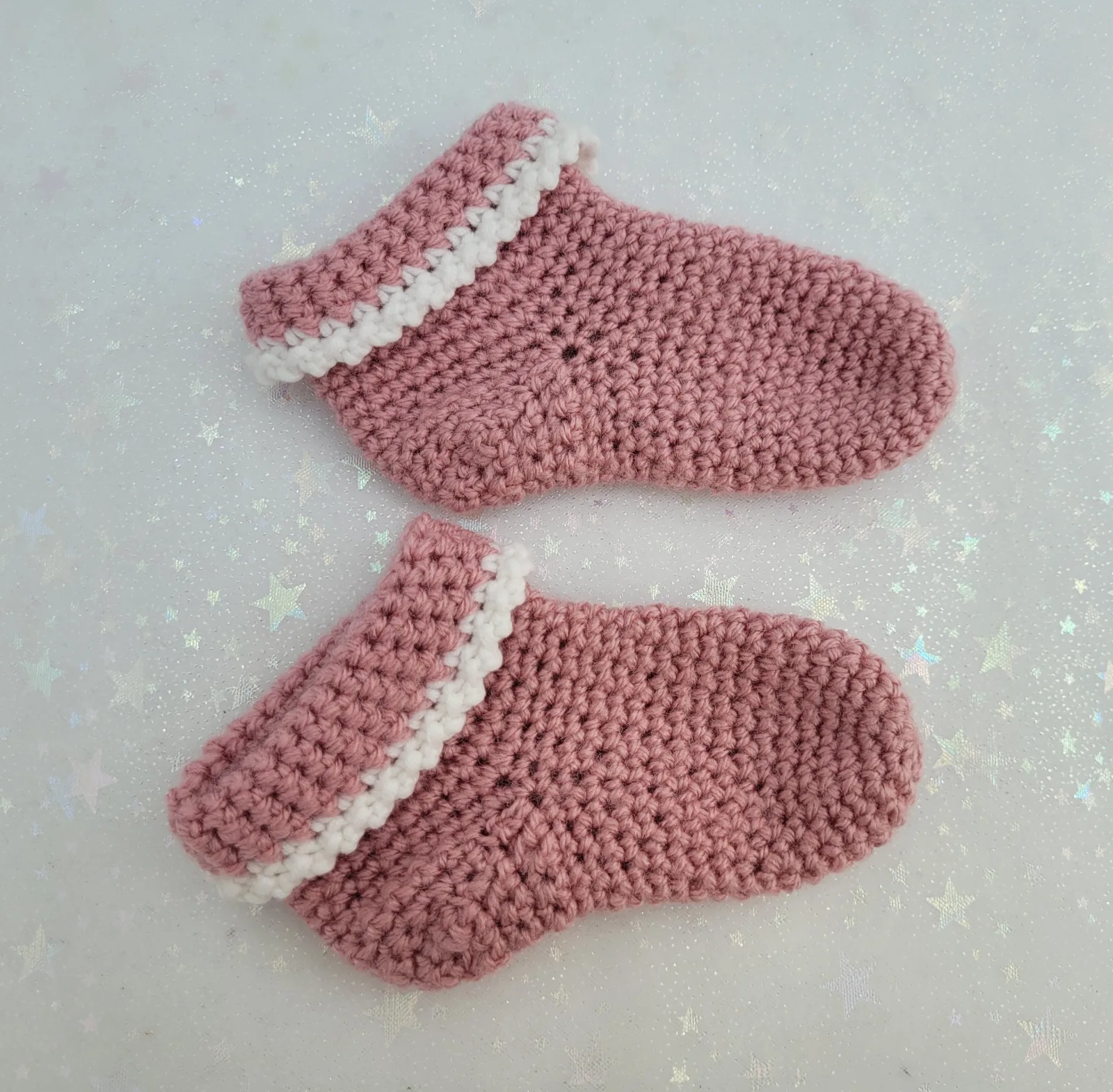 Baby Geschenkset gehäkelt | Hase, Engelsherz, Babysocken & Stirnband | Altrosa & Weiß | ab Geburt | 6–9 Monate – Bild 3