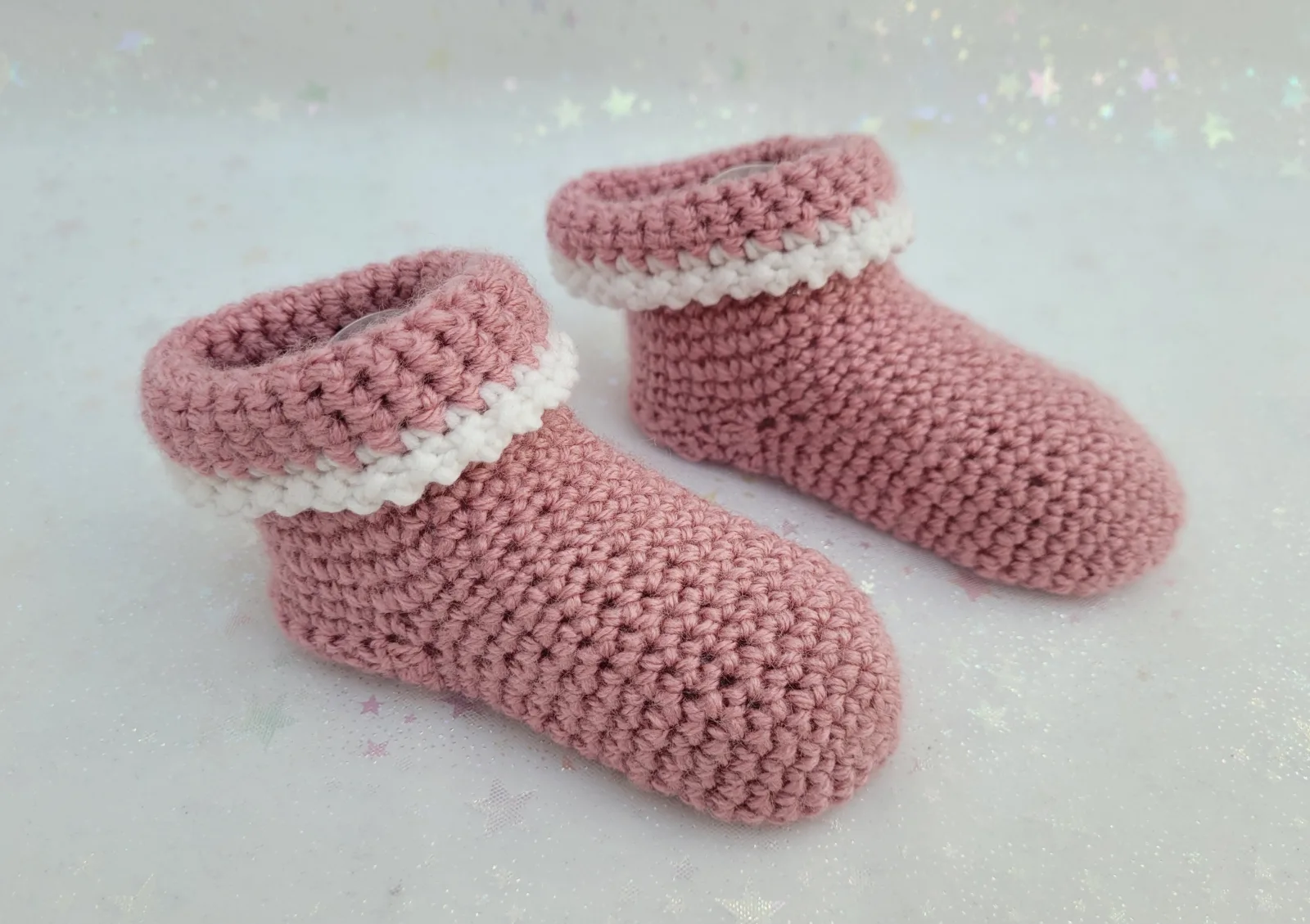 Baby Geschenkset gehäkelt | Hase, Engelsherz, Babysocken & Stirnband | Altrosa & Weiß | ab Geburt | 6–9 Monate – Bild 4