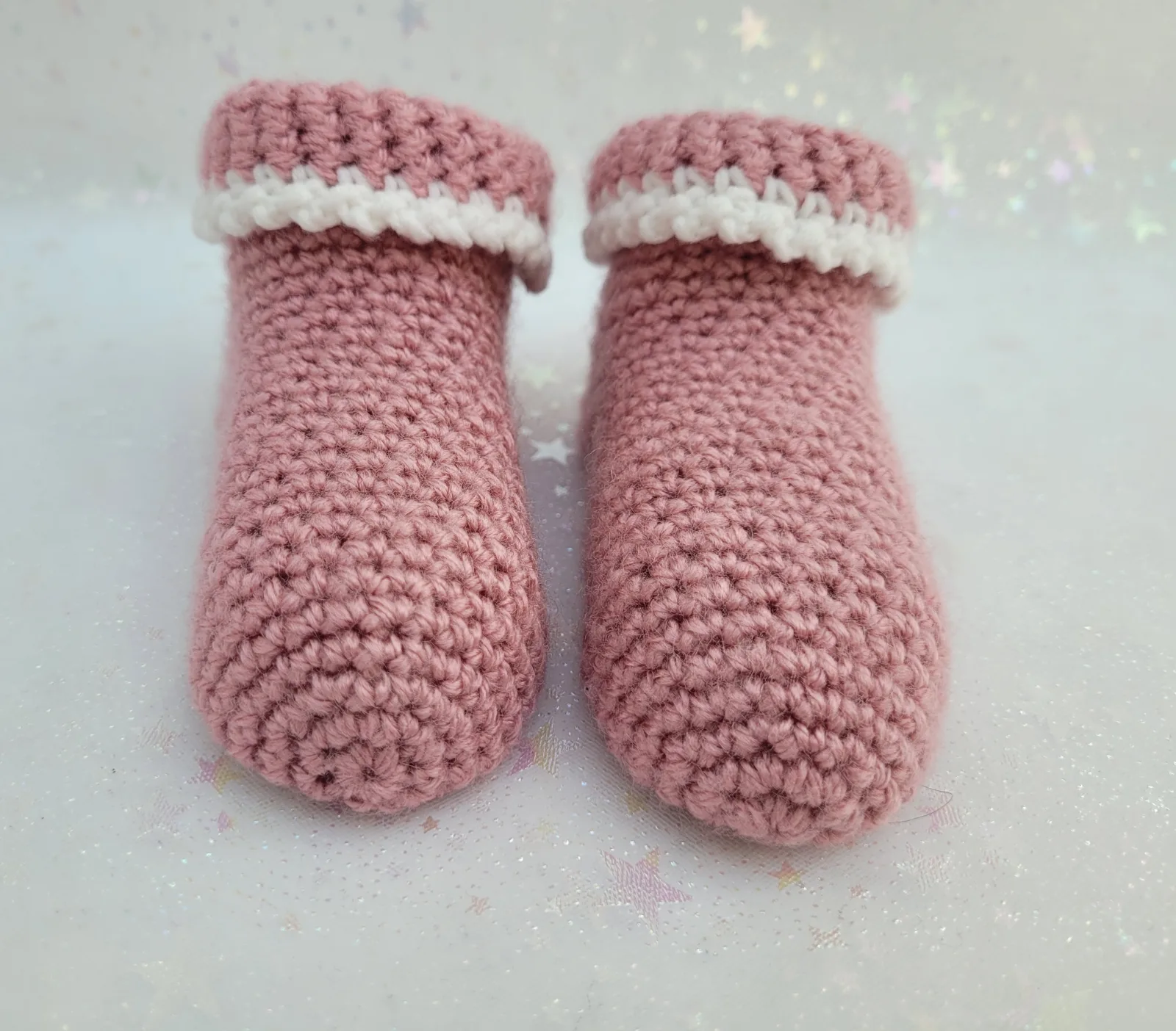 Baby Geschenkset gehäkelt | Hase, Engelsherz, Babysocken & Stirnband | Altrosa & Weiß | ab Geburt | 6–9 Monate – Bild 6