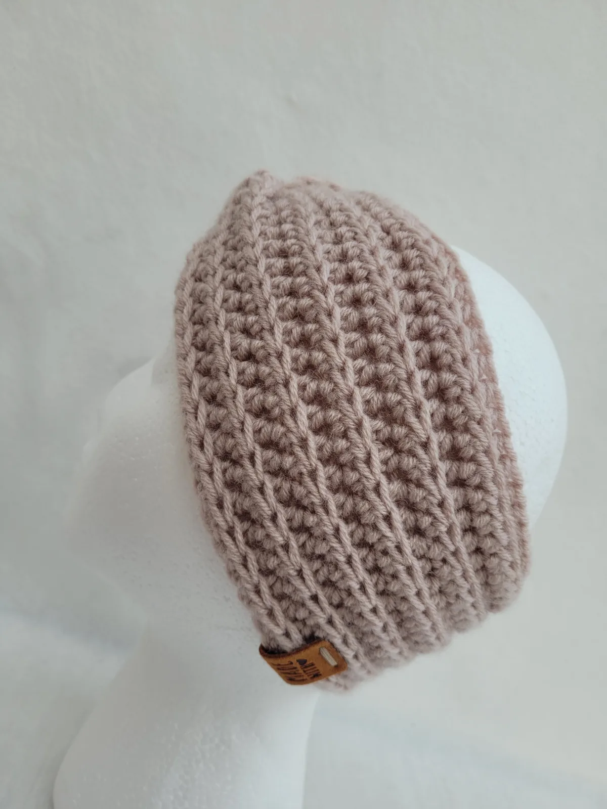 4-teiliges Winter Set für Damen aus Mischwolle Grau-Beige Mütze Halswärmer Stirnband Handstulpen Handgehäkelt – Bild 14