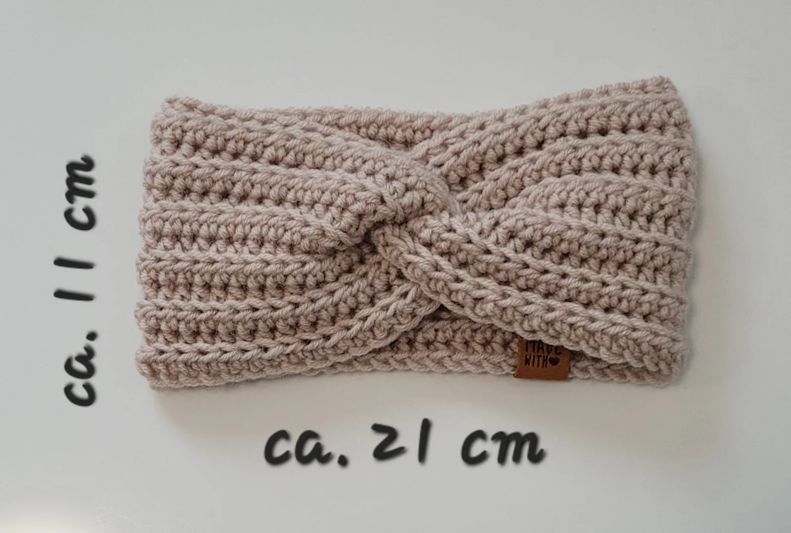 4-teiliges Winter Set für Damen aus Mischwolle Grau-Beige Mütze Halswärmer Stirnband Handstulpen Handgehäkelt – Bild 11
