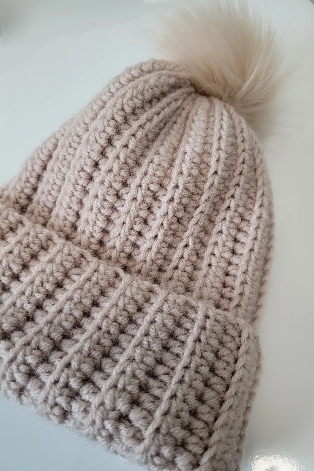 Handgehäkelte Mütze Damen und größere Mädchen - Grau-Beige (Steinfarbton) Wintermütze Mischwolle Acryl/Wolle 51–56 cm – Bild 4