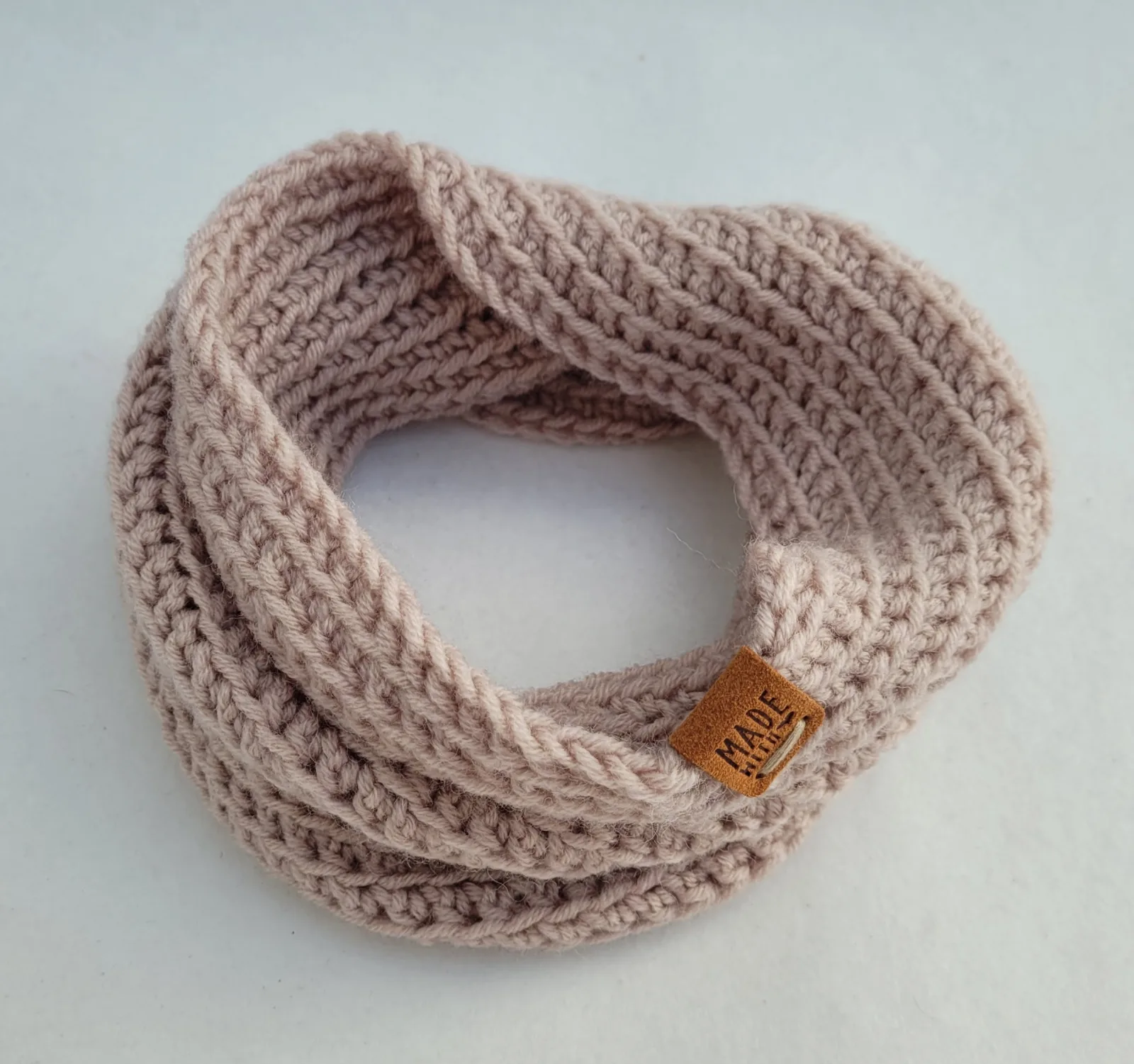Handgehäkelter Halswärmer für Damen und größere Mädchen Grau-Beige Winter Schlauchschal Mischwolle Einheitsgröße