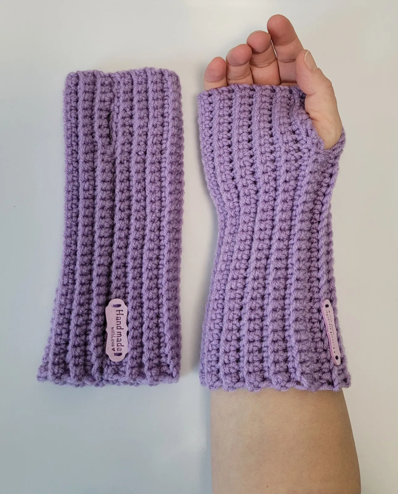4-teiliges Winter Set für Damen aus Mischwolle Lila Mütze Halswärmer Stirnband Handstulpen Handgehäkelt – Bild 17