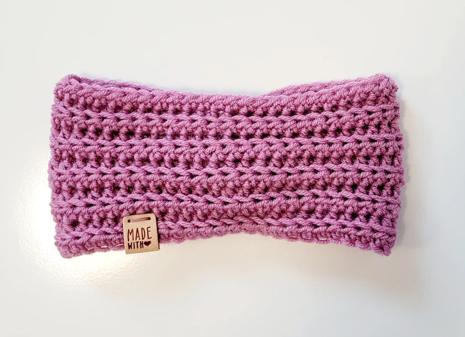 4-teiliges Winter Set für Damen aus Mischwolle Fliederfarbe Mütze Halswärmer Stirnband Handstulpen Handgehäkelt – Bild 12
