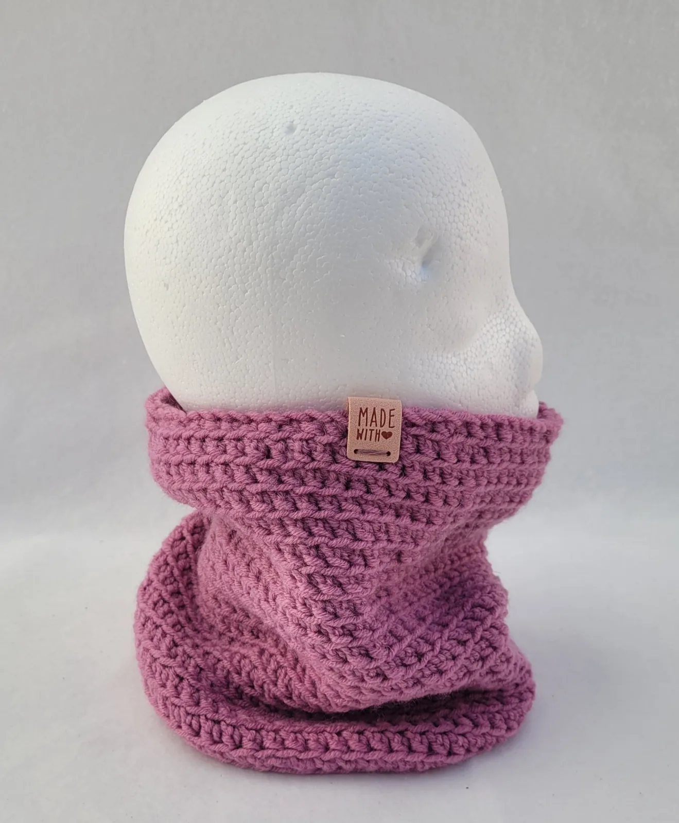 4-teiliges Winter Set für Damen aus Mischwolle Fliederfarbe Mütze Halswärmer Stirnband Handstulpen Handgehäkelt – Bild 15
