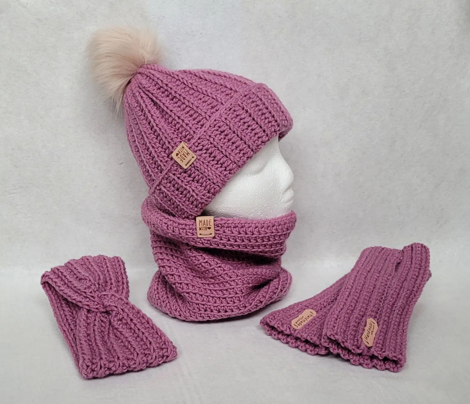 Handgehäkelte Mütze für Damen und größere Mädchen - Fliederfarbe Wintermütze Mischwolle Acryl/Wolle 51–56 cm – Bild 2