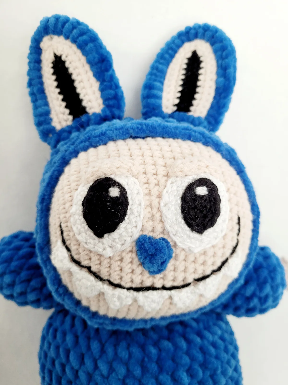 Handgemachtes Kuschelmonster Amigurumi – weiches Monster aus Chenille-Garn | Geschenk für Kinder & Sammler – Bild 6