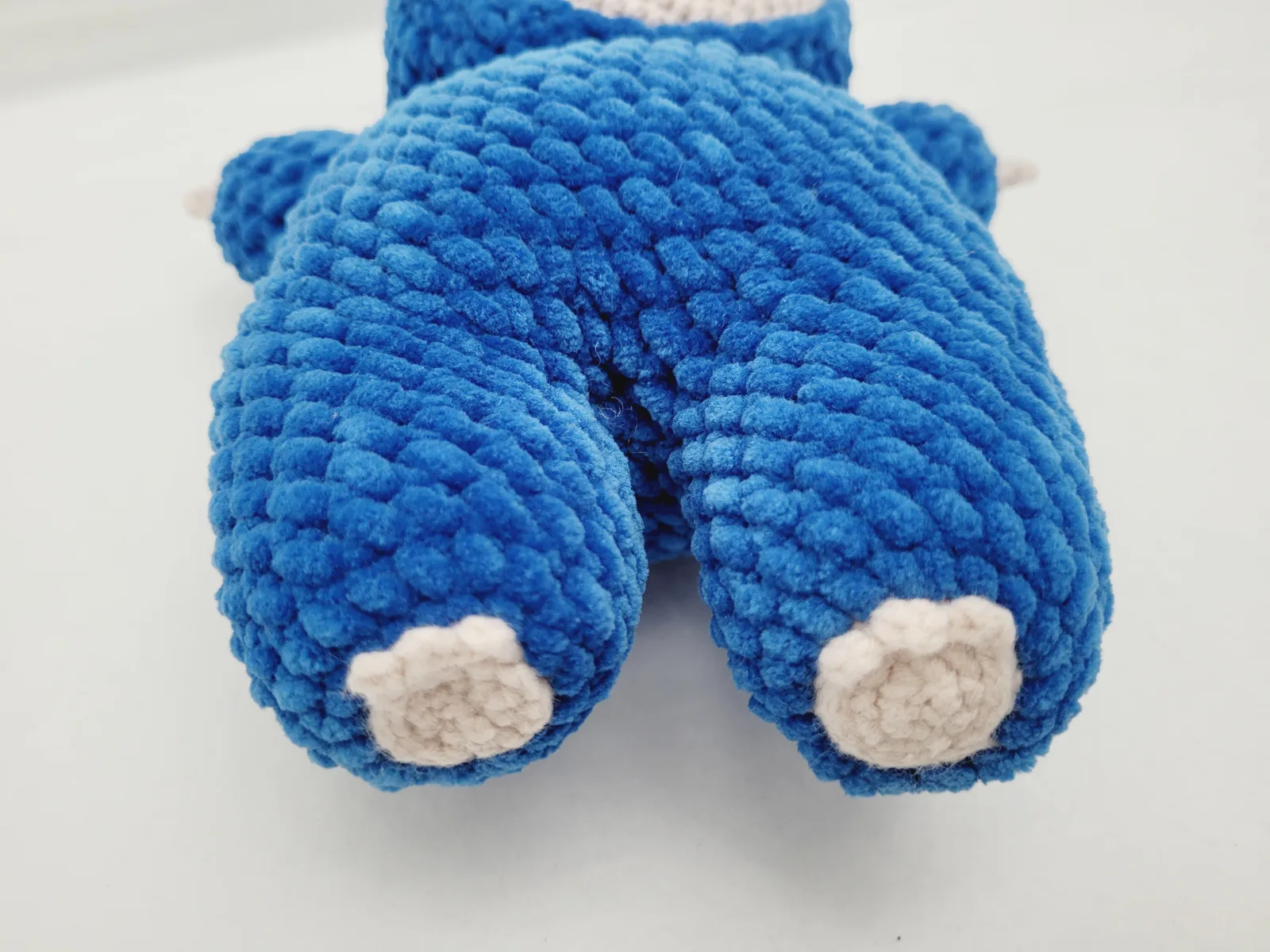 Handgemachtes Kuschelmonster Amigurumi – weiches Monster aus Chenille-Garn | Geschenk für Kinder & Sammler – Bild 7