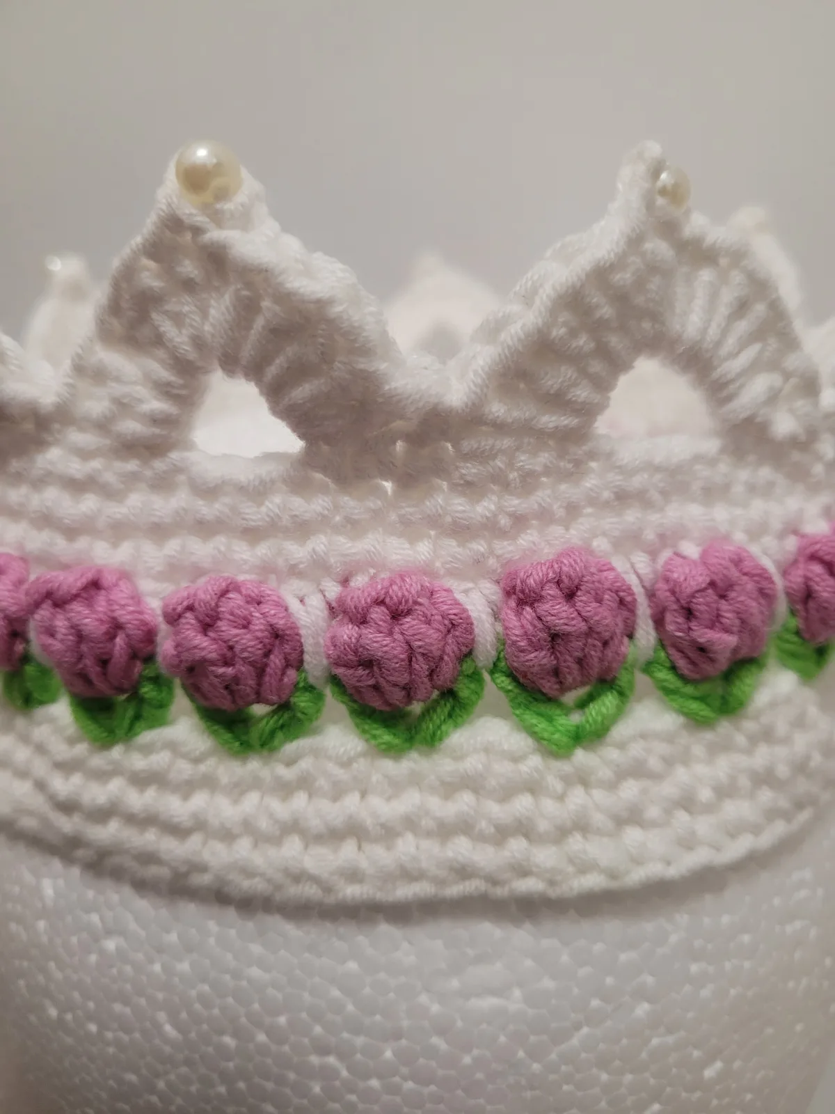 Häkelkrone für Mädchen weiß mit lila Blümchen Krone für Prinzessin Geburtstag Party Fotoshooting 2–8 Jahre – Bild 4