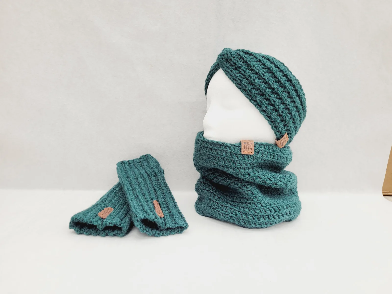 3-teiliges Winter Set für Damen aus Mischwolle Petrolgrün Stirnband Halswärmer Handstulpen Handgehäkelt Übergangszeiten