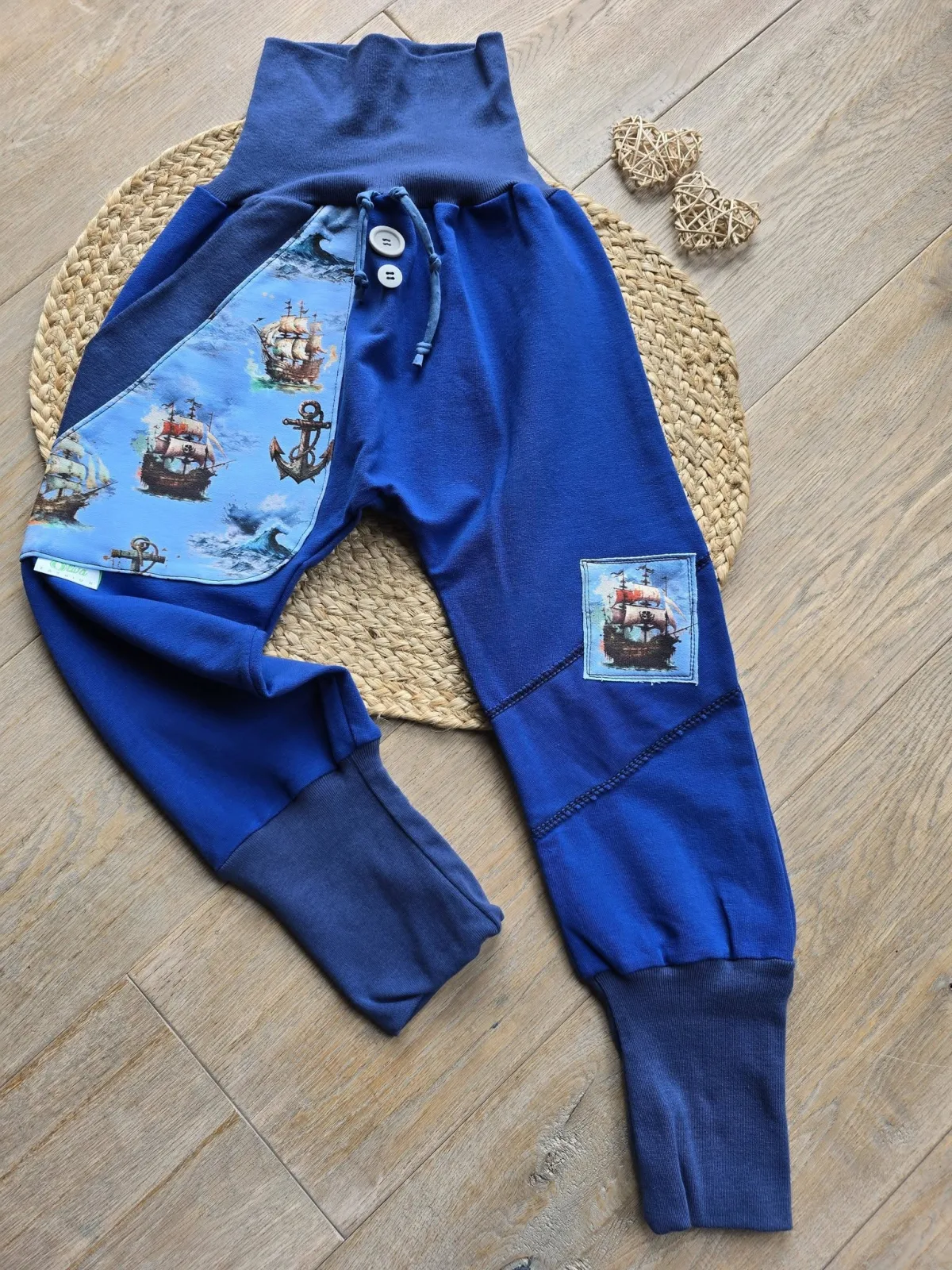 Organic Pumphose 110/116 Mitwachshose mit Piratenschiff Sweat