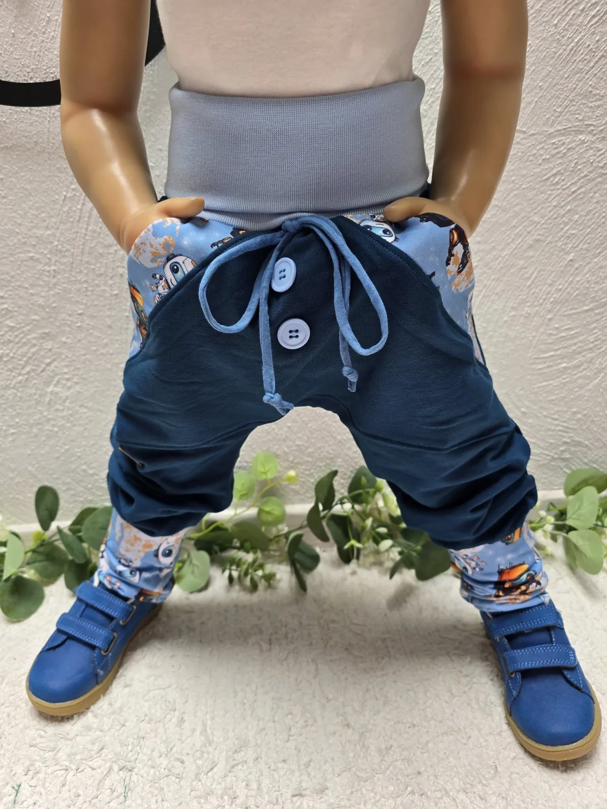 Organic Pumphose Sweat Gr.98/104 Blau – Kängurutasche & Roboter