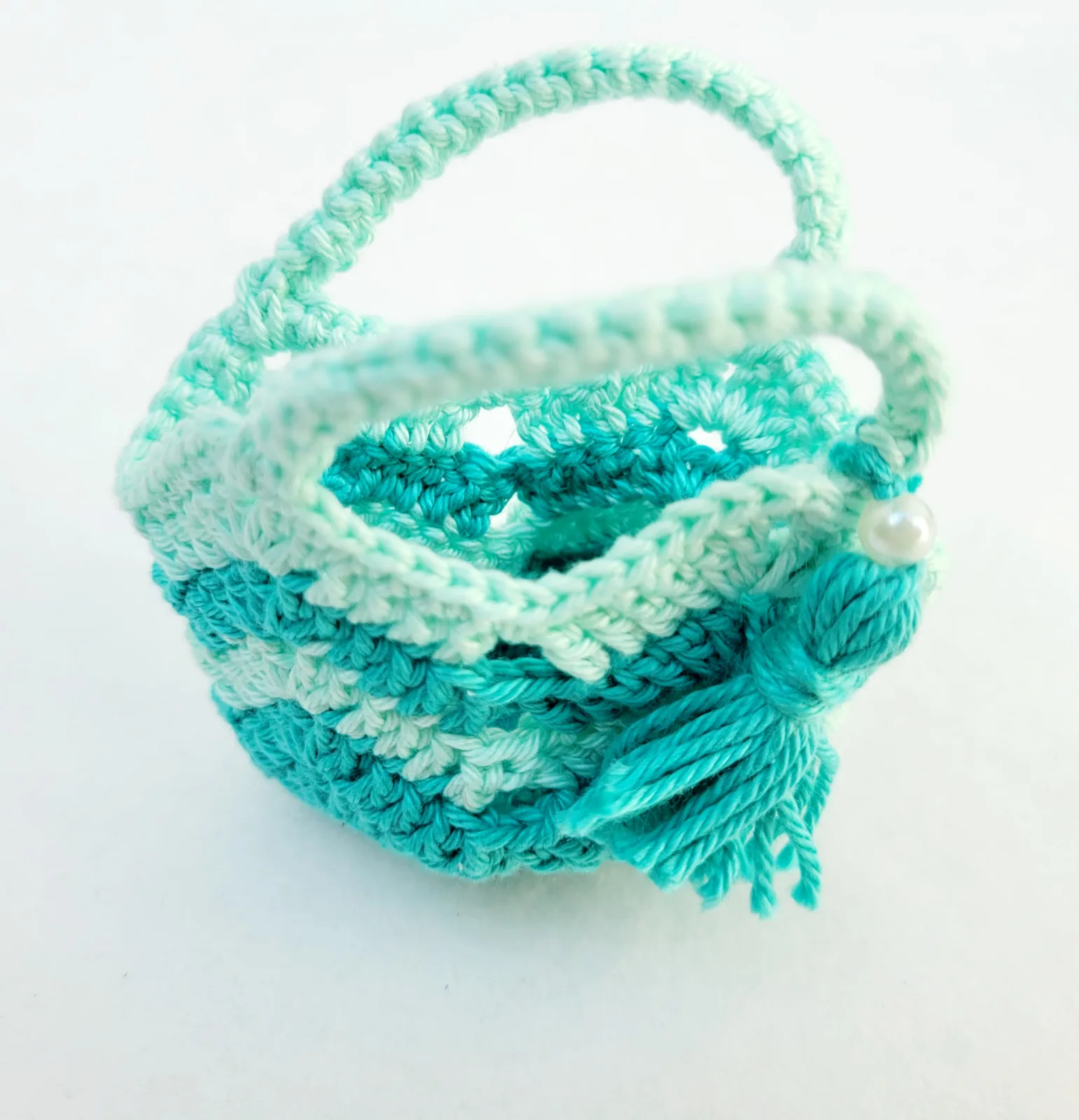 4-teiliges mint hellgrün gehäkeltes Puppen-Outfit Set Kleid, Bolero, Hut, Handtasche für 29 cm Modepuppen Kleidungsset – Bild 16