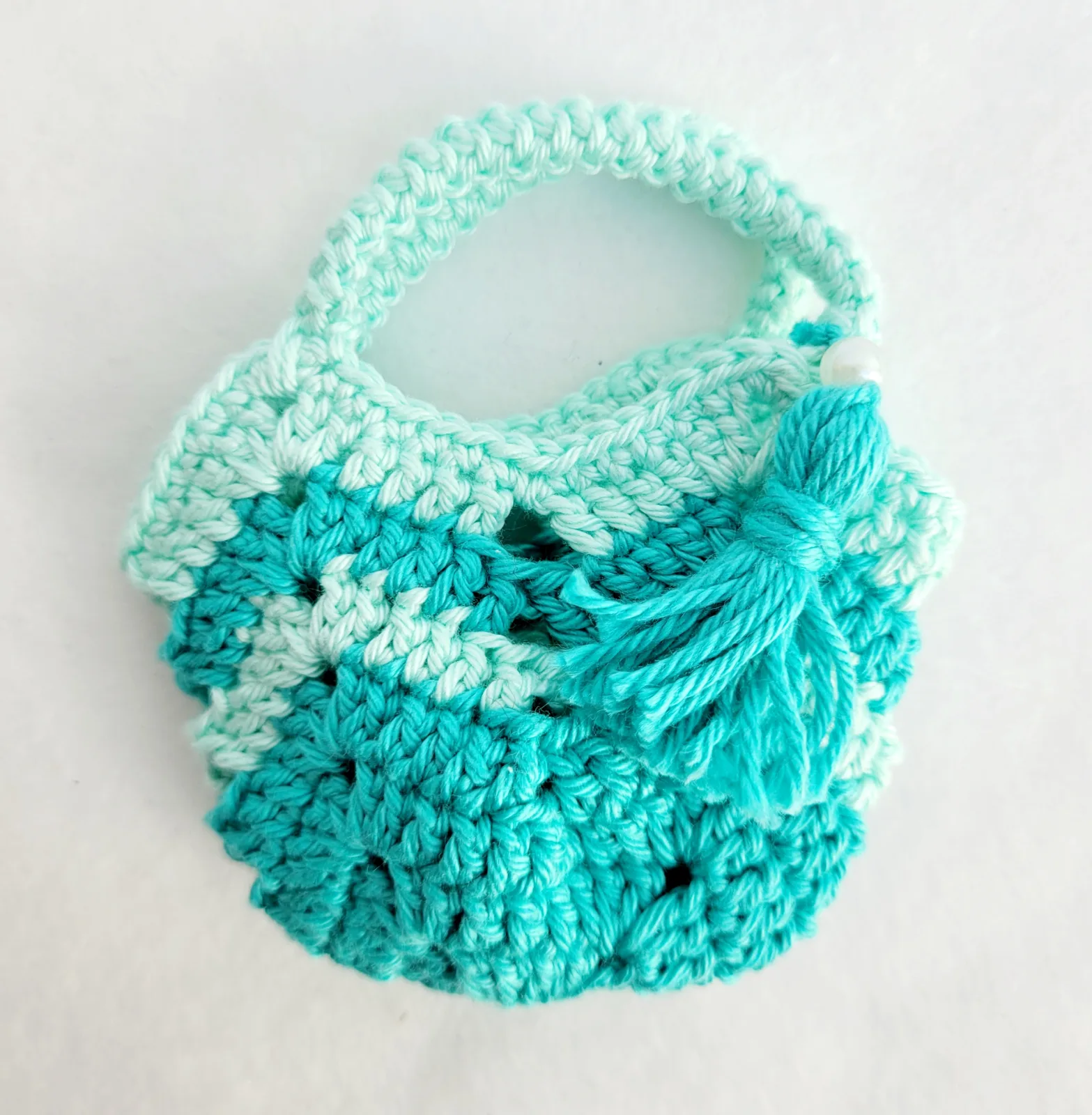 4-teiliges mint hellgrün gehäkeltes Puppen-Outfit Set Kleid, Bolero, Hut, Handtasche für 29 cm Modepuppen Kleidungsset – Bild 15