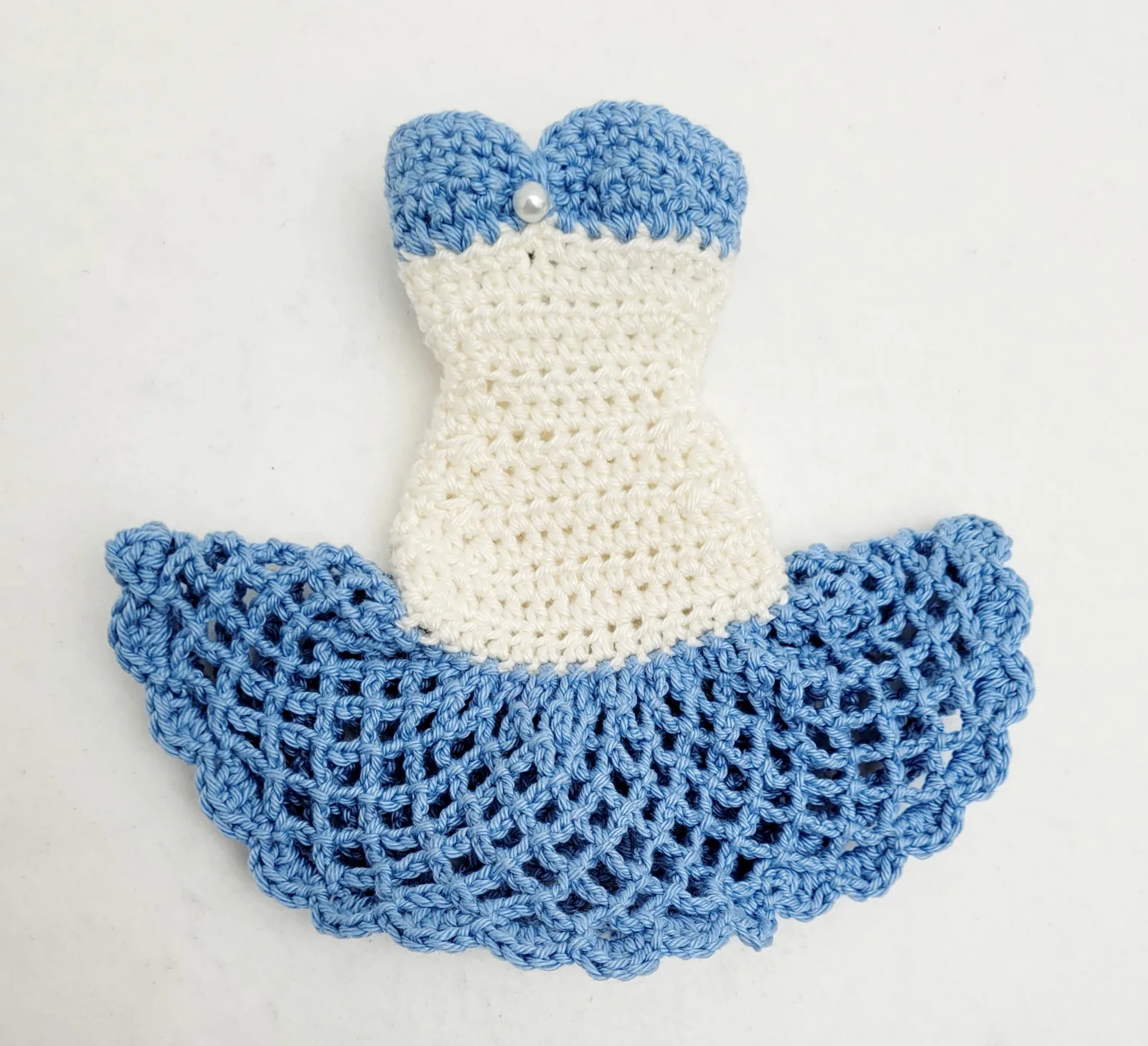 4-teiliges hellblau weiß gehäkeltes Puppen-Outfit Set Kleid, Bolero, Hut u. Handtasche für 29 cm Modepuppen Kleidungsset – Bild 7