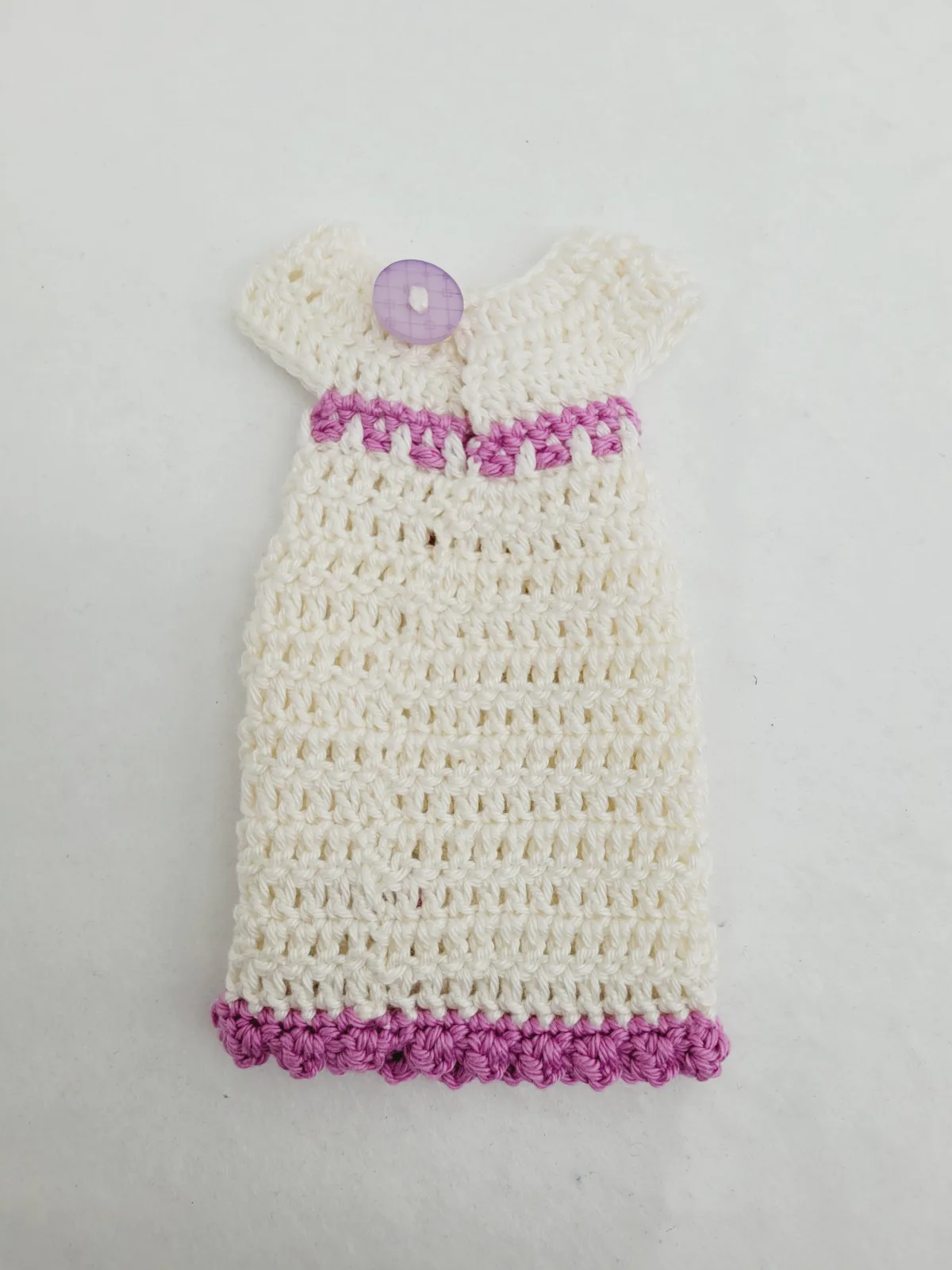 3-teiliges lila weiß gehäkeltes Puppen-Outfit Set Kleid Hut u. Handtasche für 29 cm Modepuppen Fashion Doll Kleidungsset – Bild 6