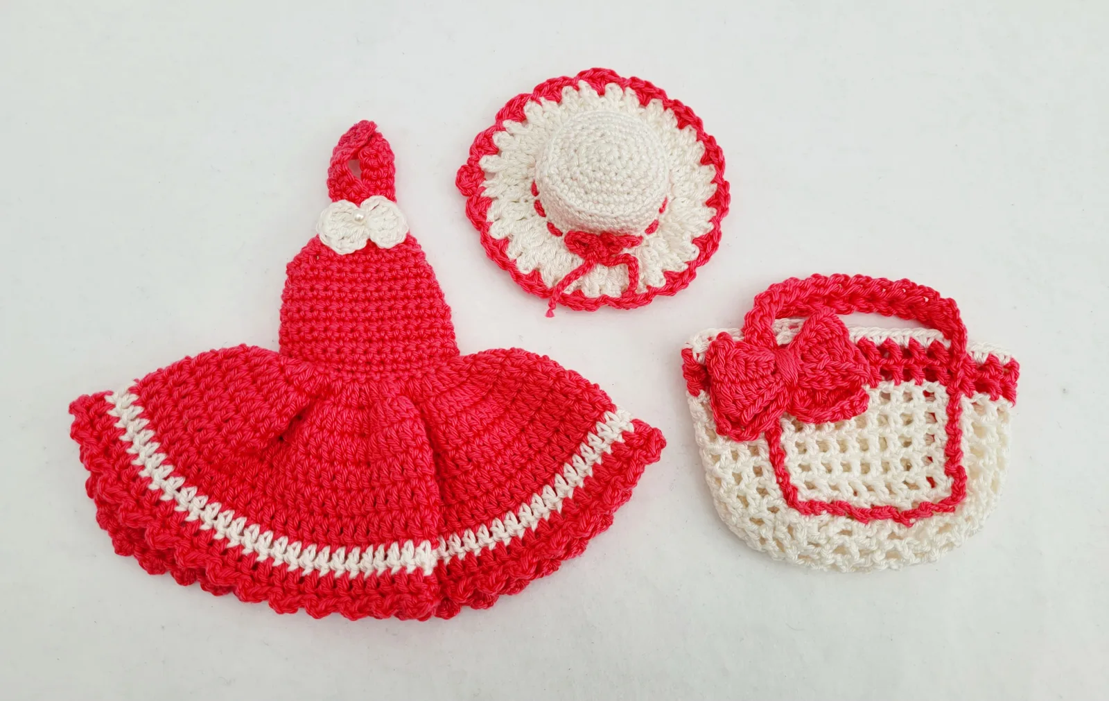 3-teiliges pink weiß gehäkeltes Puppen-Outfit Set Kleid Hut u. Handtasche für 29 cm Modepuppen Fashion Doll Kleidungsset – Bild 4