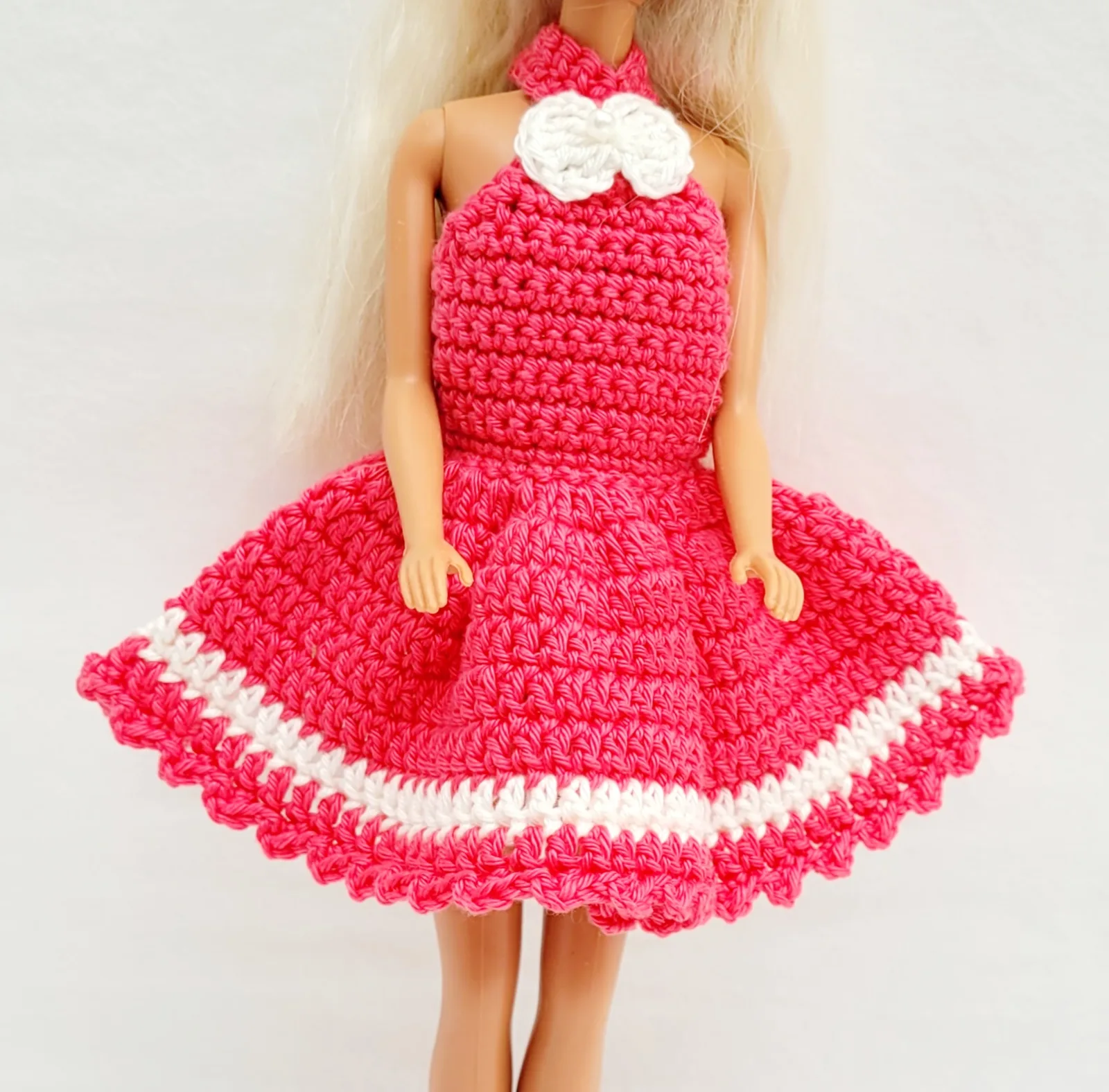 3-teiliges pink weiß gehäkeltes Puppen-Outfit Set Kleid Hut u. Handtasche für 29 cm Modepuppen Fashion Doll Kleidungsset – Bild 2