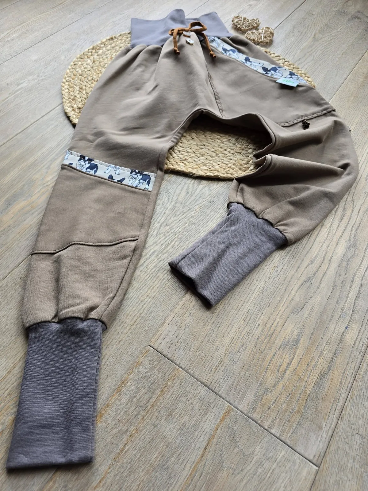 Organic Sweat Pumphose 122/128 Braun Unisex – Mitwachshose mit Hunde – Bild 5