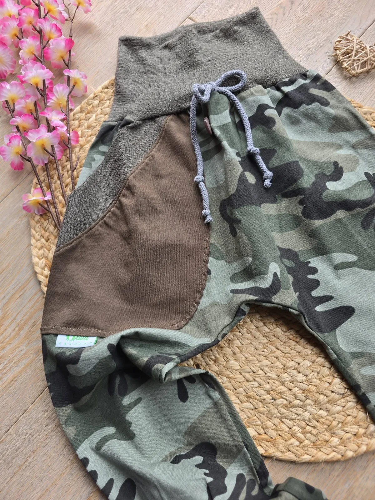 Leichte Pumphose Camouflage Gr.116/122 Organic-Baumwolle Unisex – Bild 2