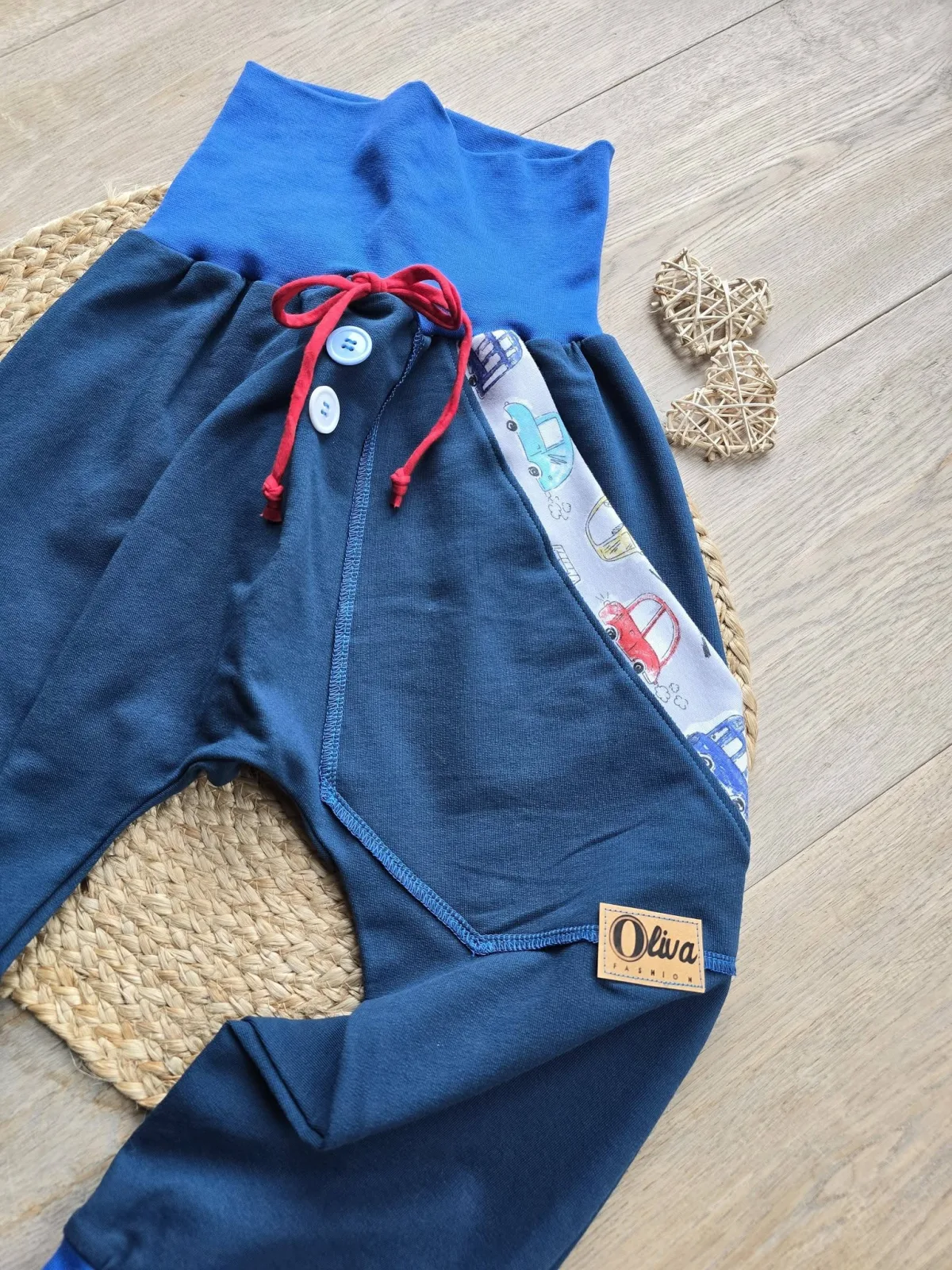 Handgemachte Organic Sweat Pumphose 122/128 – Blau mit Autos – Bild 2