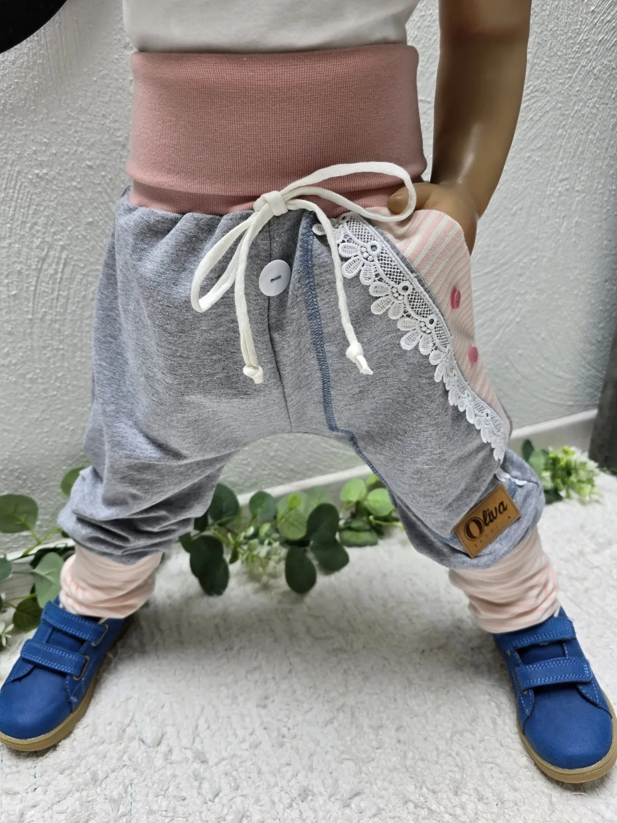 Organic Pumphose Mädchen Unikat Sweat Gr.98/104 Tasche Spitze – Bild 3