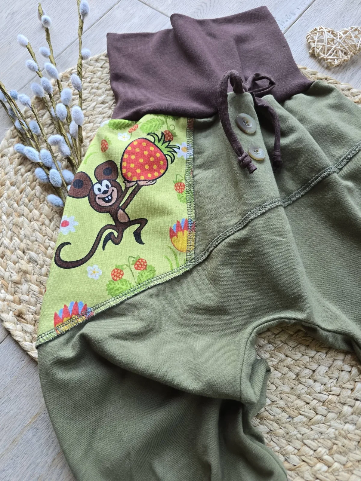Organic Pumphose Sweat Gr.98/104 Khaki – Unikat mit Tiere – Bild 3