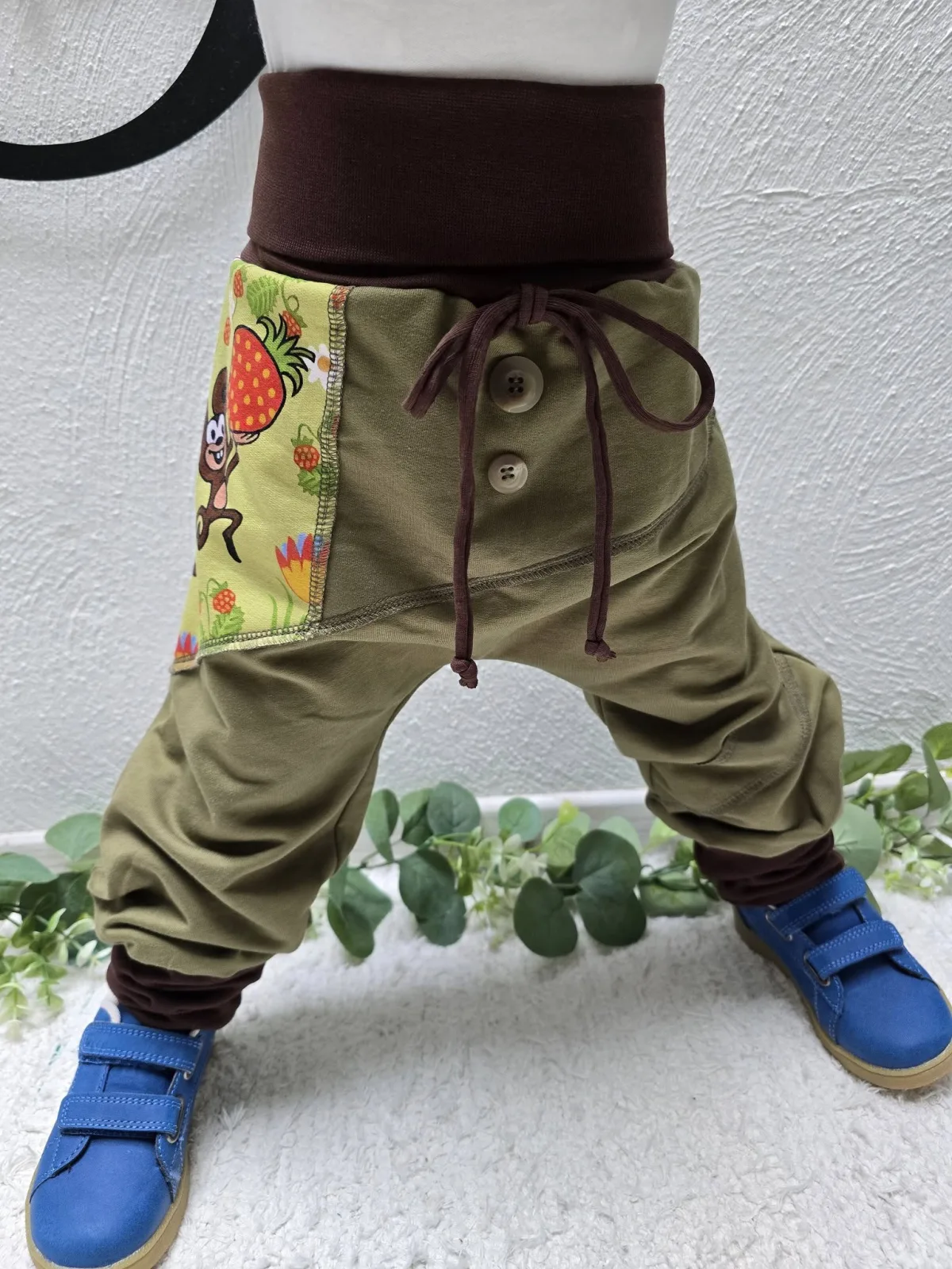 Organic Pumphose Sweat Gr.98/104 Khaki – Unikat mit Tiere – Bild 2