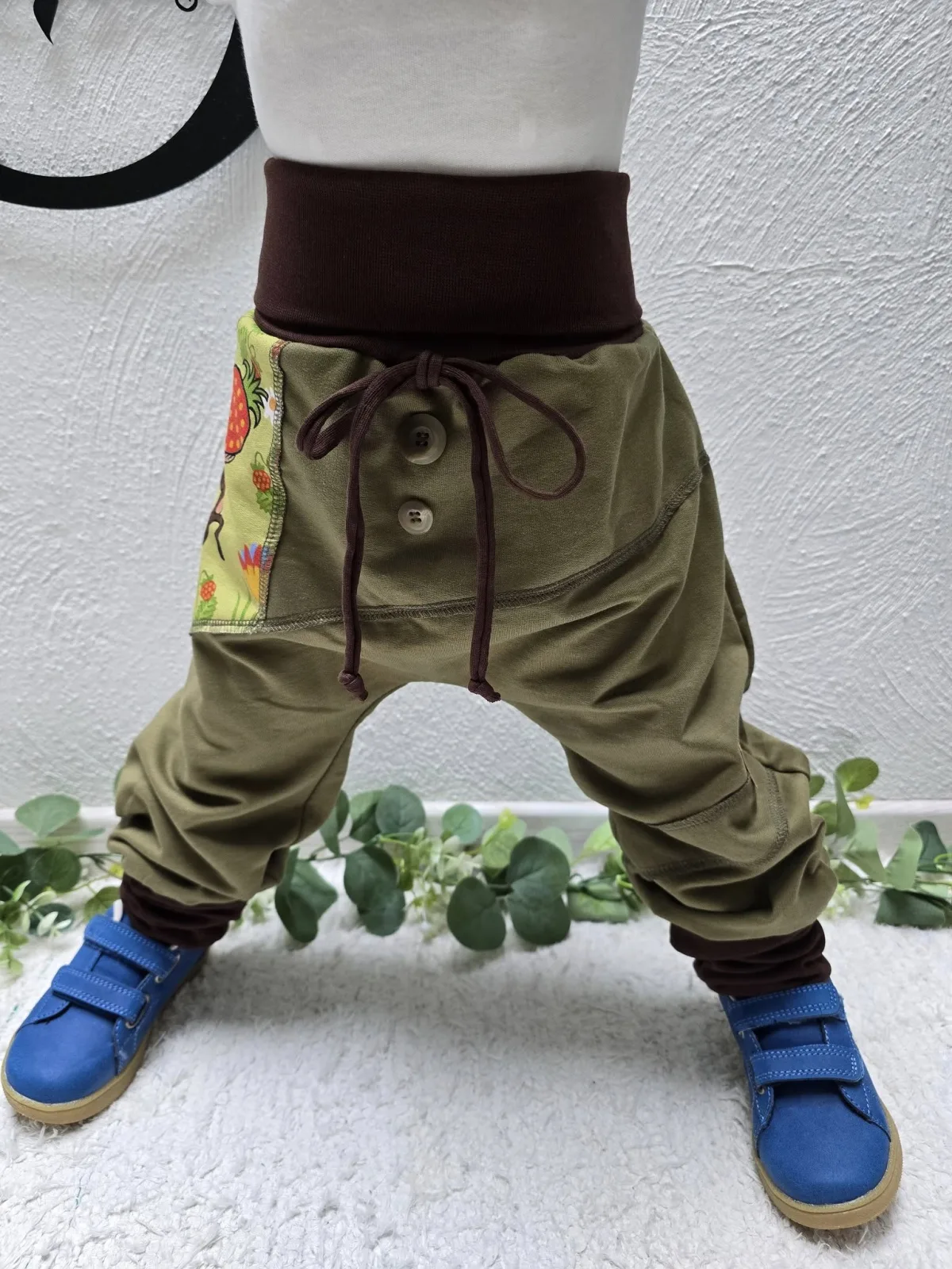 Organic Pumphose Sweat Gr.98/104 Khaki – Unikat mit Tiere – Bild 4