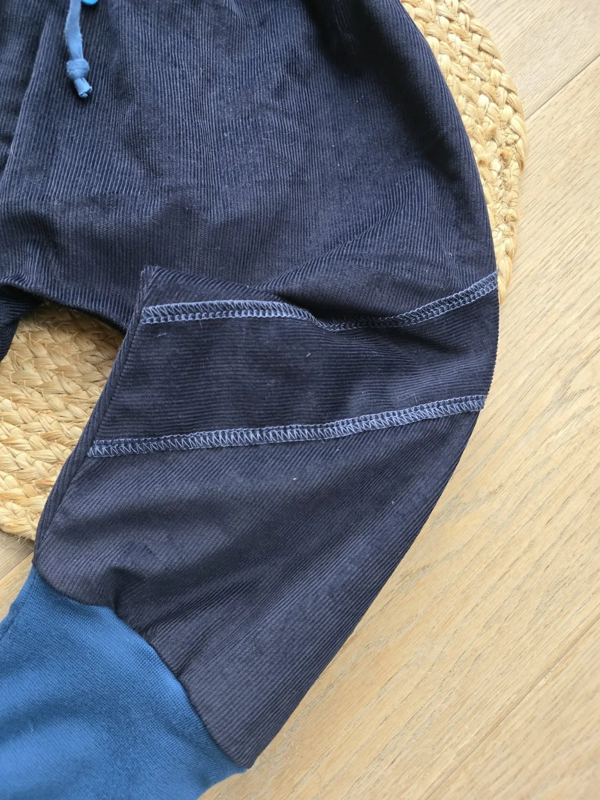 Cord Pumphose 98/104 –Blau Unikat mit Krokodil – Bild 4