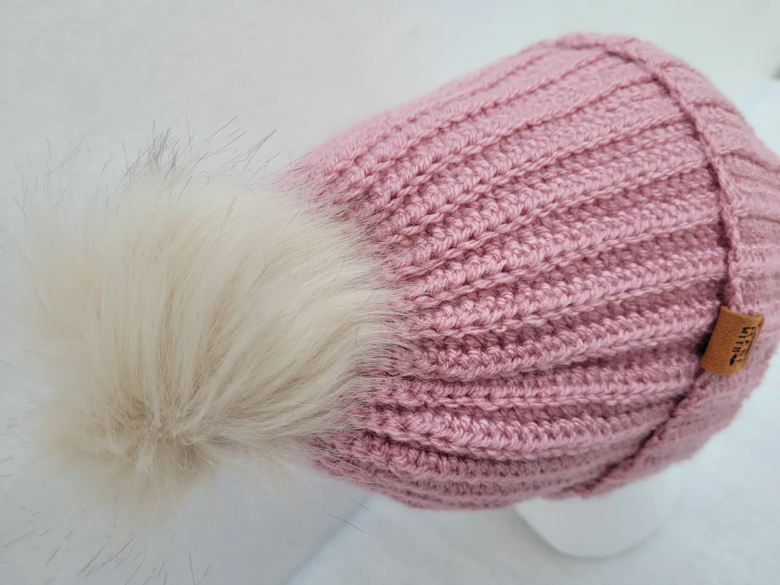 4-teiliges Winter-Set für Damen und größere Mädchen aus Acrylwolle Altrosa – Mütze, Stirnband, Halswärmer, Handstulpen – Bild 4