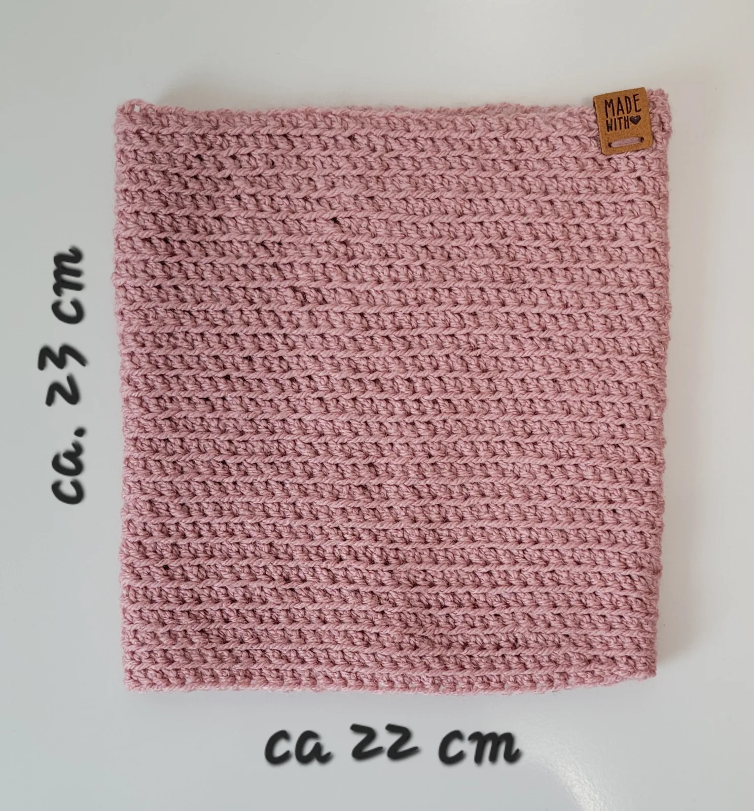 Handgehäkelter Halswärmer für Damen und größere Mädchen Altrosa Winter Schlauchschal Acrylwolle Einheitsgröße – Bild 4