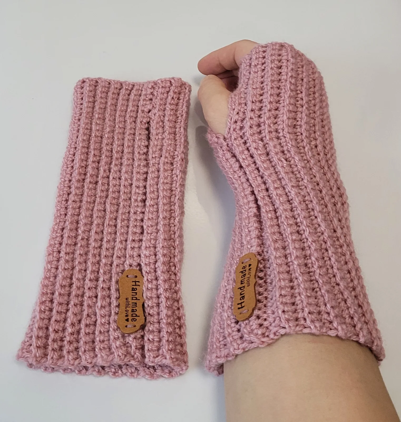 Handgehäkelte Handstulpen mit Daumenöffnung für Damen und größere Mädchen Altrosa Winter Acrylwolle