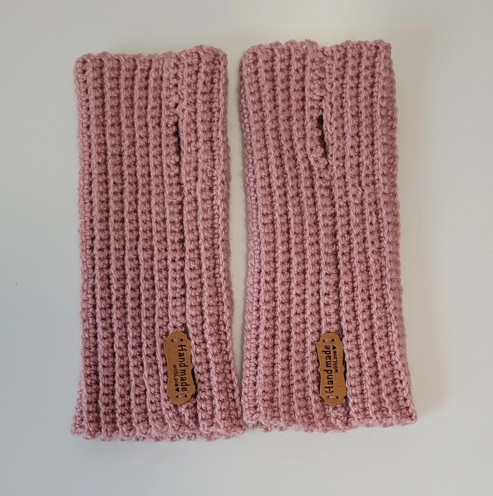 Handgehäkelte Handstulpen mit Daumenöffnung für Damen und größere Mädchen Altrosa Winter Acrylwolle – Bild 4