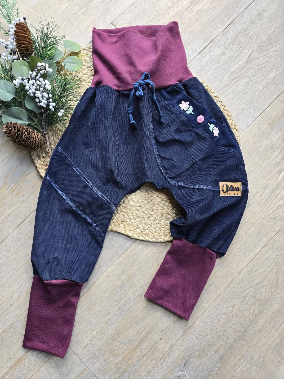 Cord Pumphose Blau Gr.98/104 – Unikat Tasche mit Blumen – Bild 2