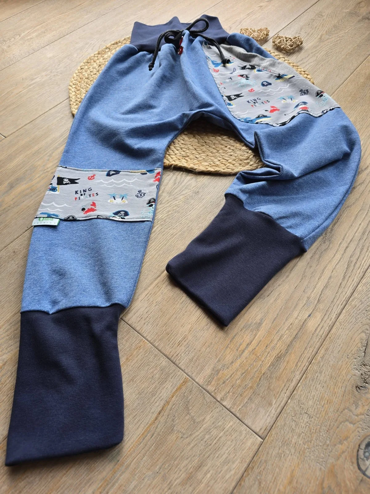 Organic Sweat Pumphose 122/128 Blau Piraten Jungenhose – Bild 5