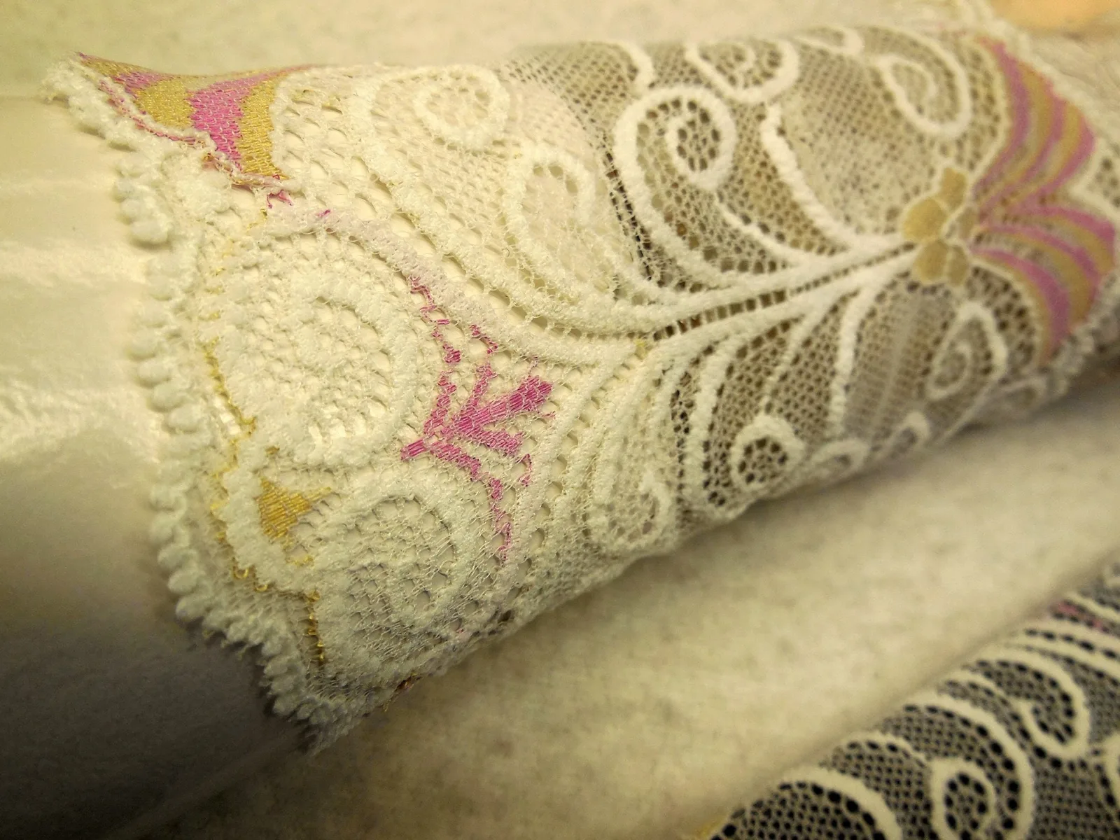 weiche Spitze dehnbar Pulswärmer, Hand Zierde, Geschenk, Handschuhe Blume Ranken, leichte feine Stulpen, weiss, reizend zu Kleider, Hochzeit – Bild 7