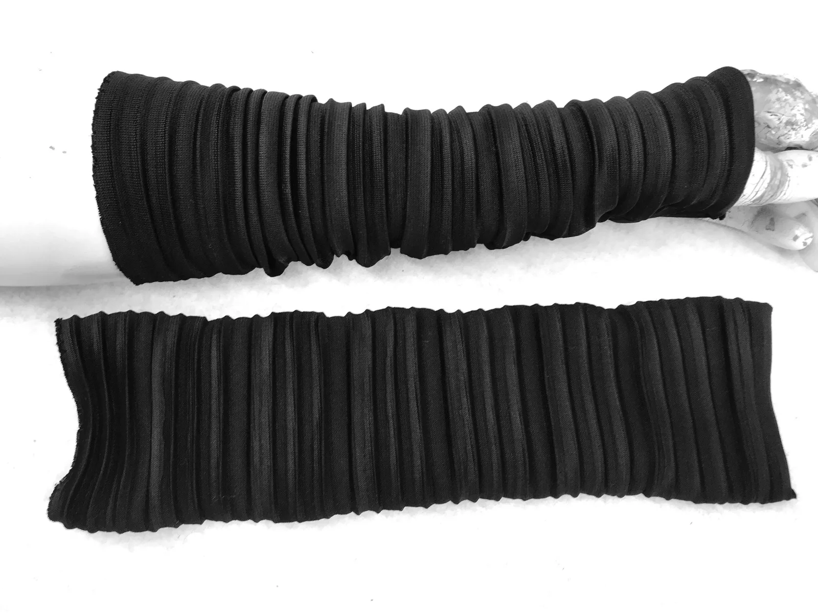 warme Handschuhe, Plissee weiche Faltenwolle Armstulpen, dehnbar, schwarz, Ideal zu Kleidern, oder über einen Pulli, das beliebte Geschenk – Bild 5