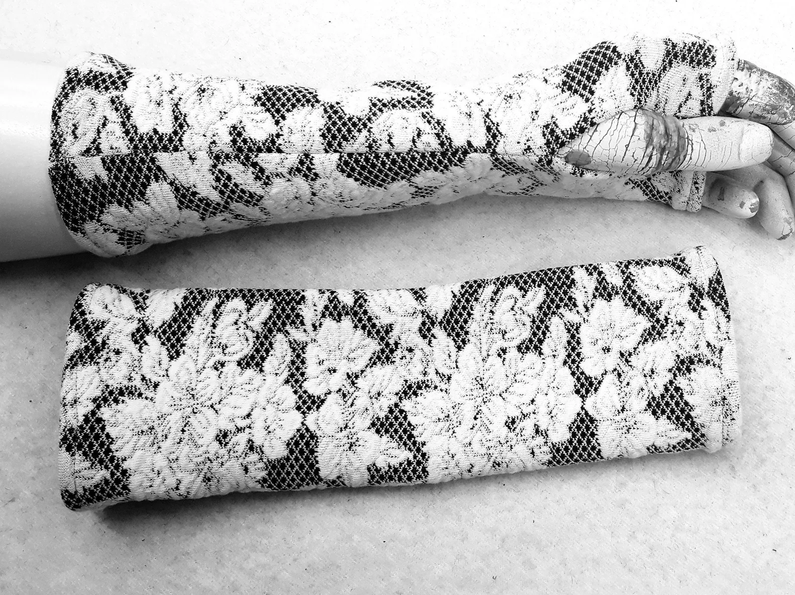 Jacquard Handschuhe Blumen Armstulpen, behaglich, geborgen, zärtlich, glücklich, schön weich, warm und angenehm zu tragen, das Geschenk – Bild 7