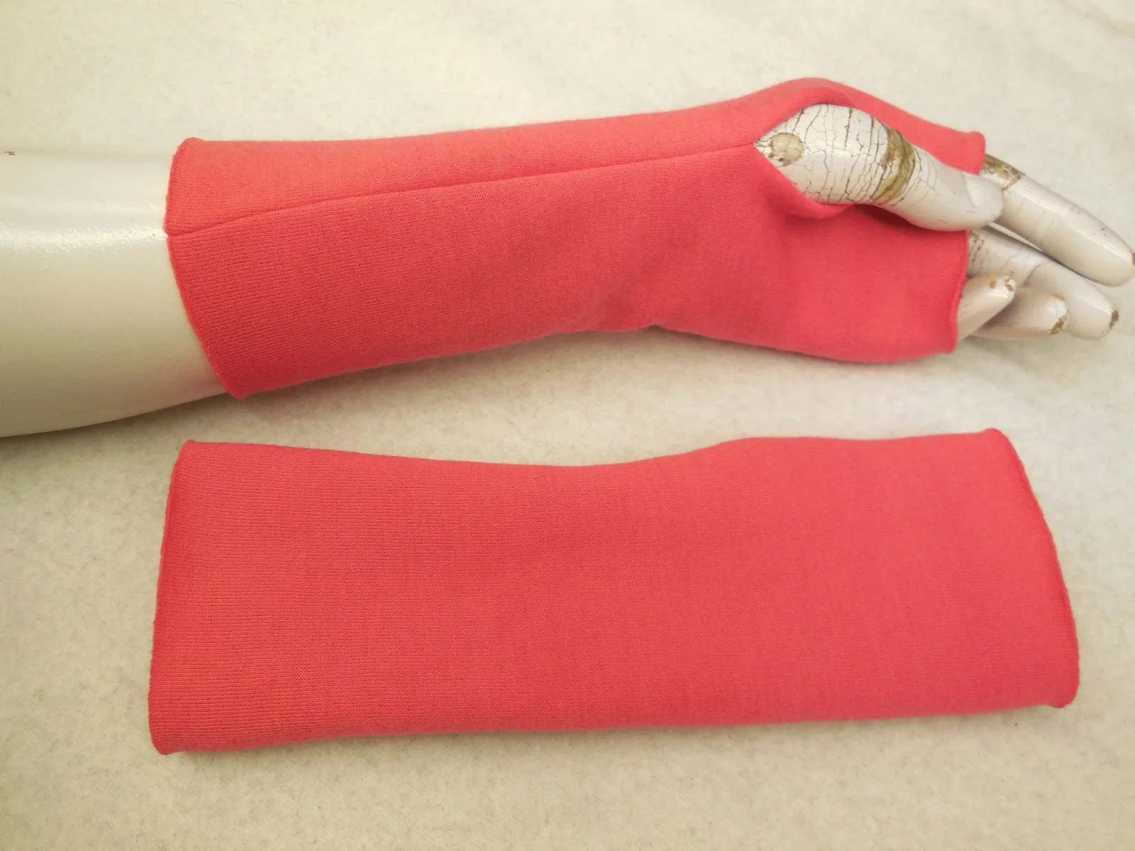 Wellness Handschuhe Fleece flauschig weich warme Armstulpen, ideal zu Kleidern, unter oder über einen dünnen Pulli, Geschenk – Bild 5
