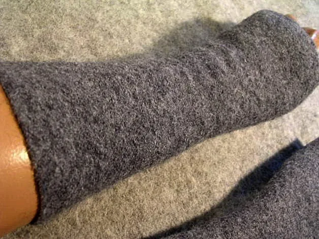 Weiche warme Handschuhe Kochwolle langlebig, wolle, stabil Wollwalk, Loden Armstulpen, leicht tailliert, passfreudig, dehnbar, grau Geschenk – Bild 4