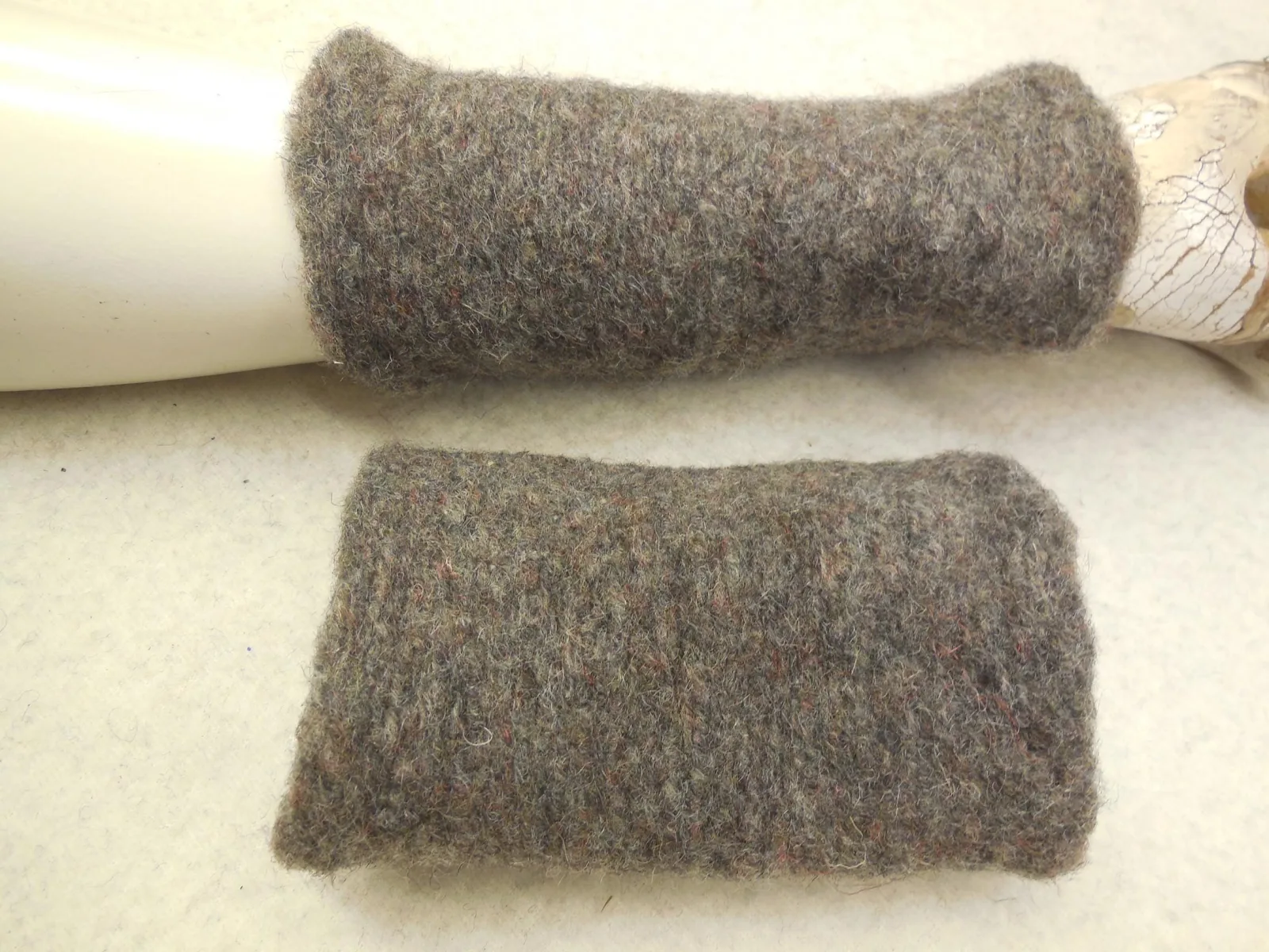 warme weiche Pulswärmer, kuschelig weicher Strickwolle, Armstulpen Handschuhe Wolle, zu Kleidern oder über einen Pulli das beliebte Geschenk – Bild 4